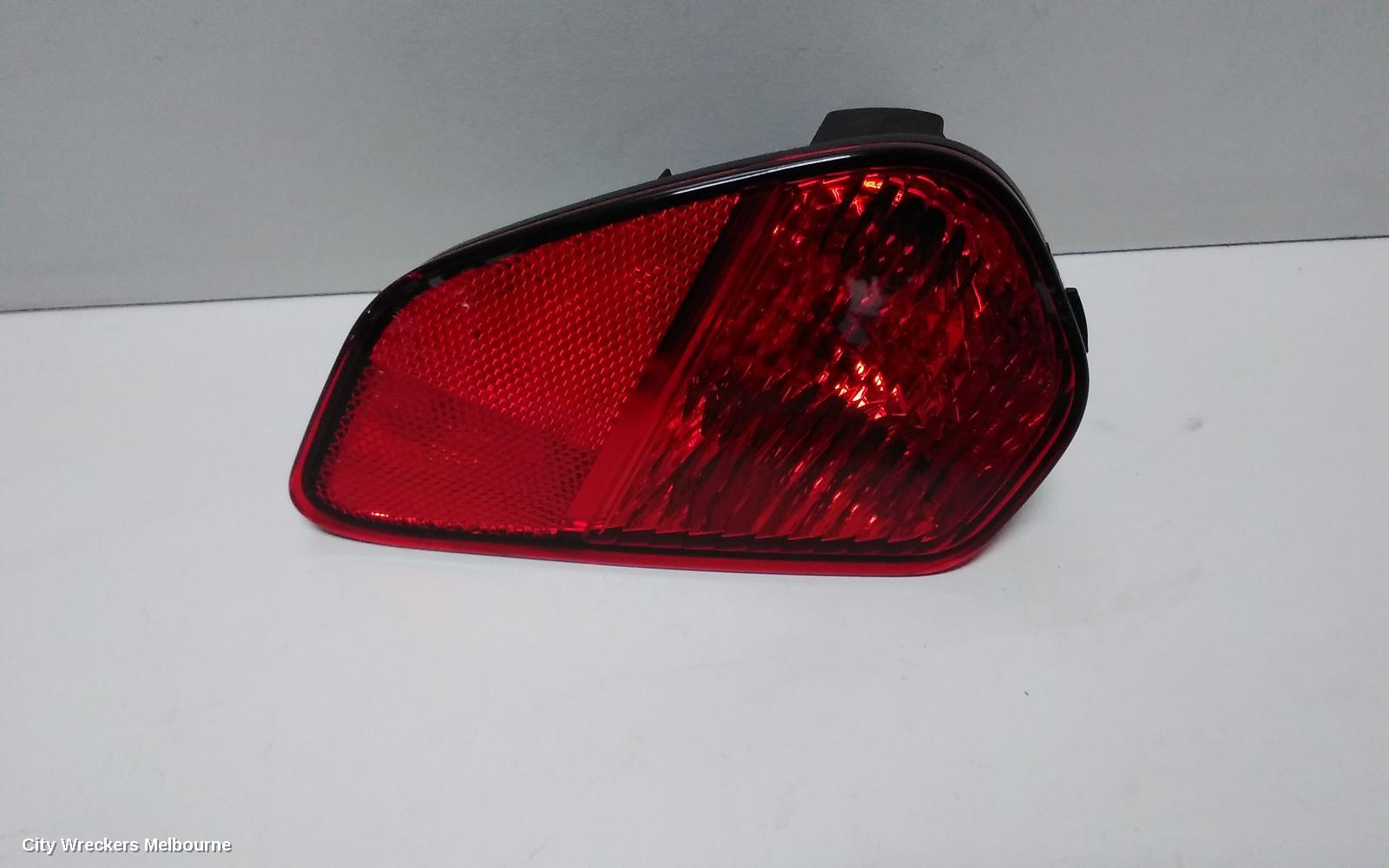 MITSUBISHI OUTLANDER RIGHT TAILLIGHT, BUMPER REFLECTOR, ZK-ZL, 04/2015 ONWARDS - Image 2