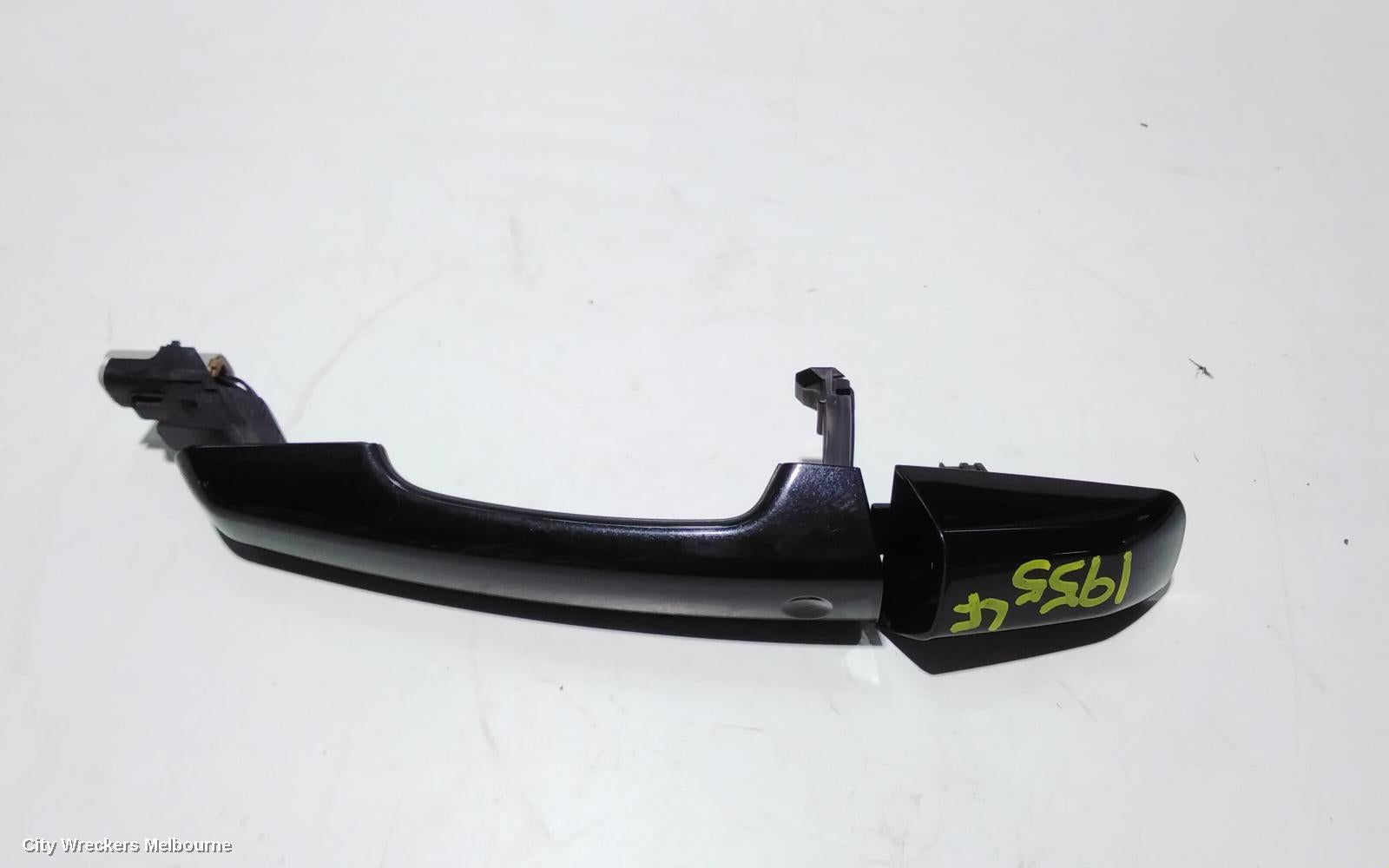 LAND ROVER DISCOVERY SPORT DOOR HANDLE, LH FRONT, OUTER, COLOUR CODED, NON CHROME INSERT TYPE, L550, 01/2015 - 06/2019 - Image 1