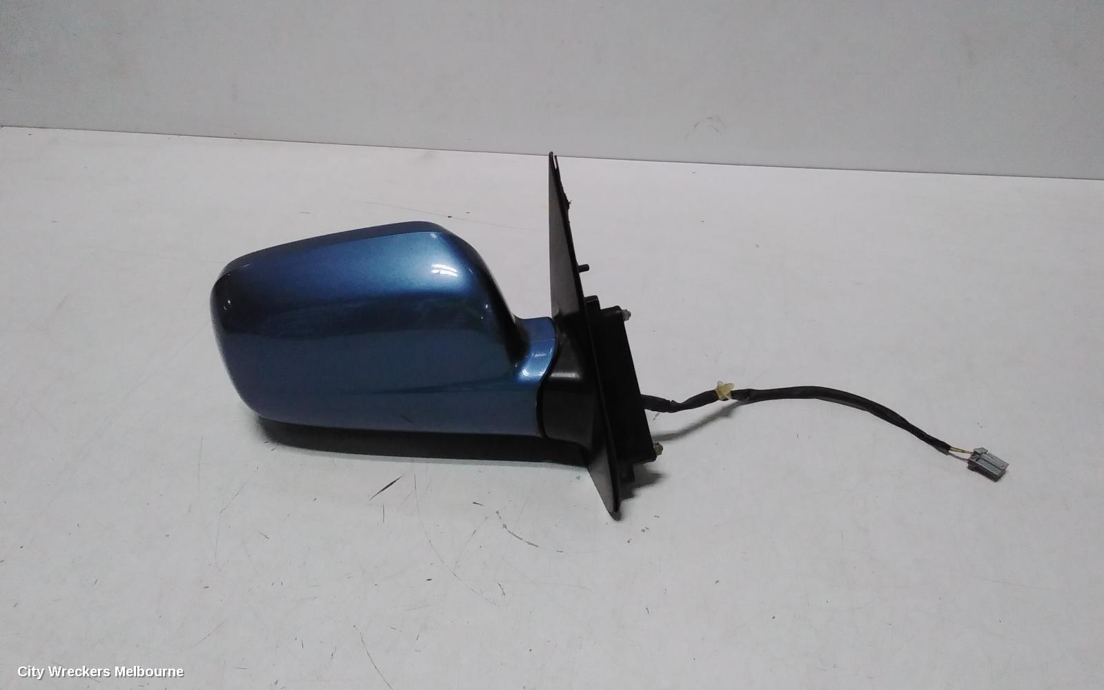 HONDA CRV RIGHT DOOR MIRROR, RD7, POWER, COLOUR CODED, 12/2001 - 02/2007 - Image 1