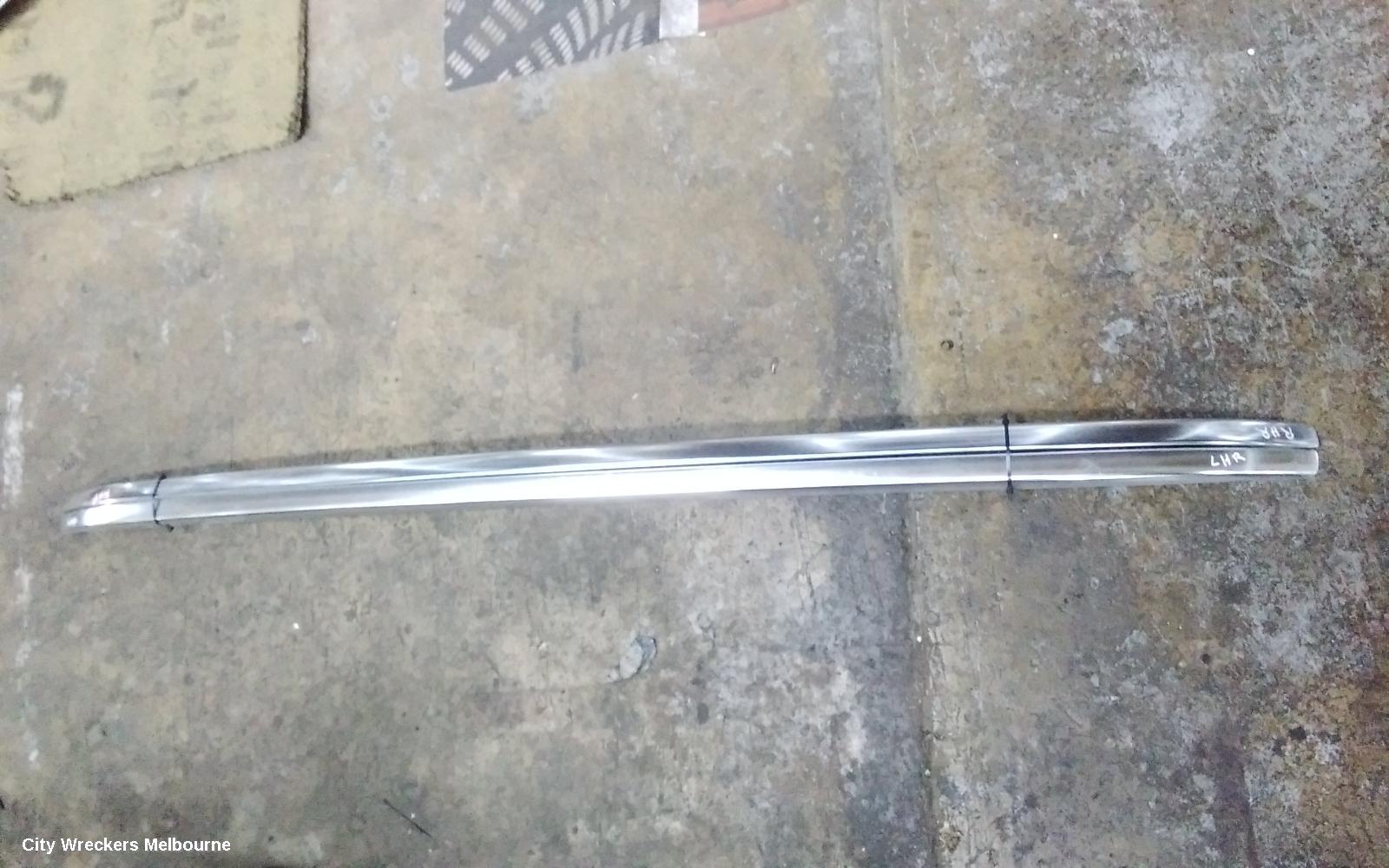 AUDI Q7 ROOF RAIL, 4L, 09/2006 - 08/2015 - Image 1