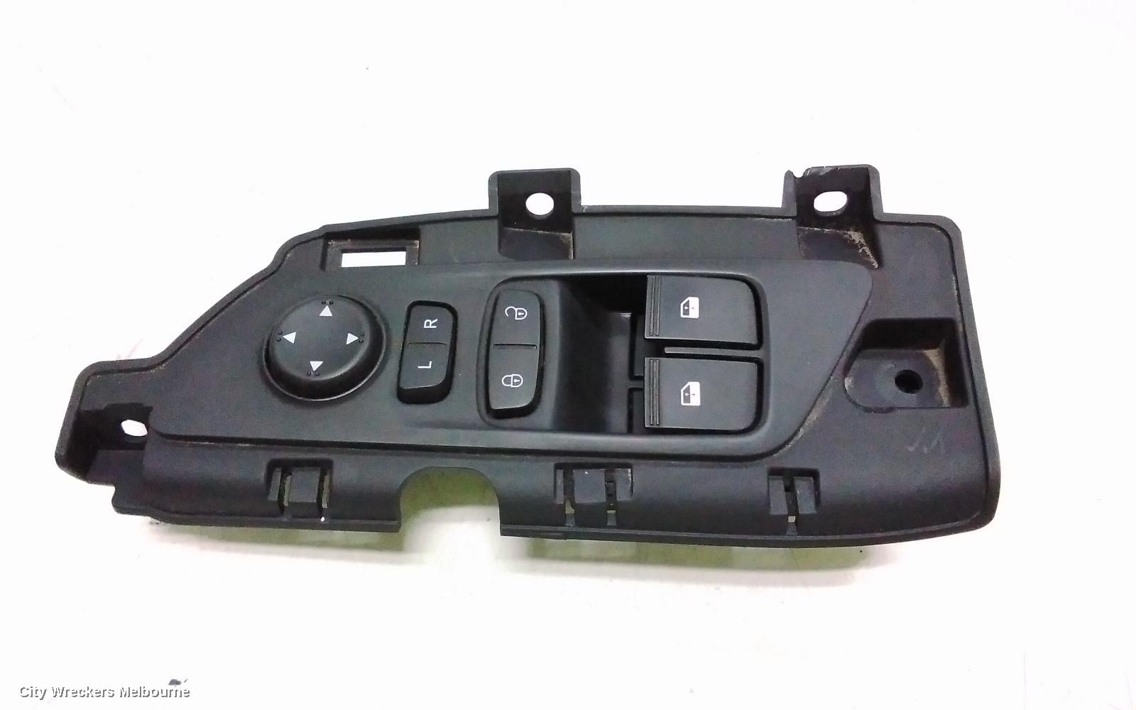 LDV G10 PWR DR WIND SWITCH, RH FRONT (MASTER SWITCH), SV7A/SV7C, WAGON/VAN, 04/2015 ONWARDS - Image 2