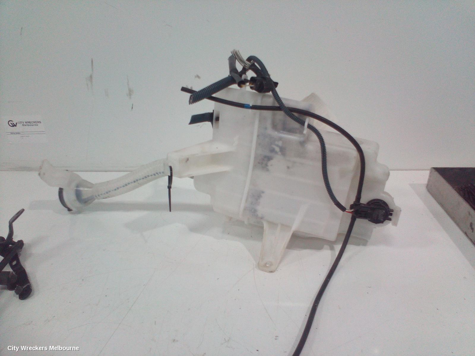 TOYOTA RAV4 WASHER BOTTLE, XA40, NON H/LAMP WASHER TYPE, 12/2012 - 11/2018 - Image 3