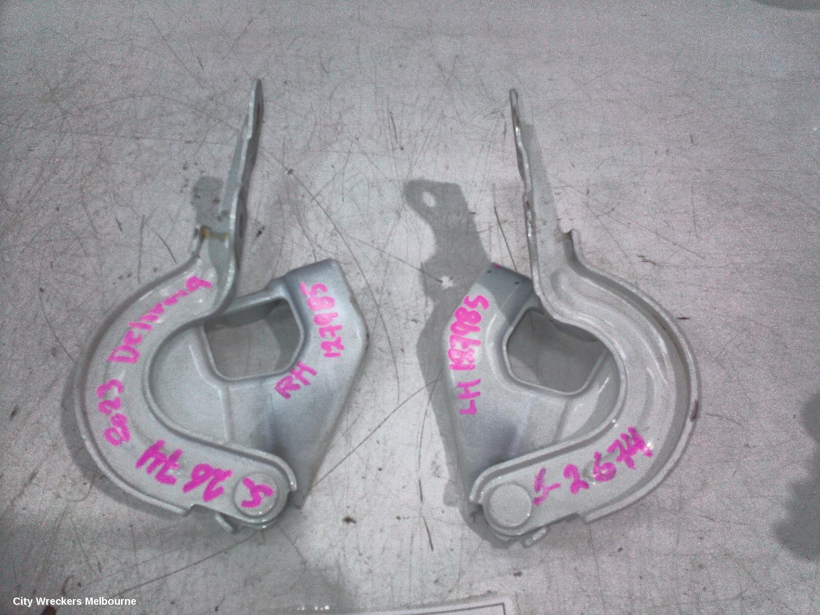 LDV DELIVER 9 BONNET HINGE/STRUT, BONNET HINGE (PAIR), 07/2020 ONWARDS - Image 2