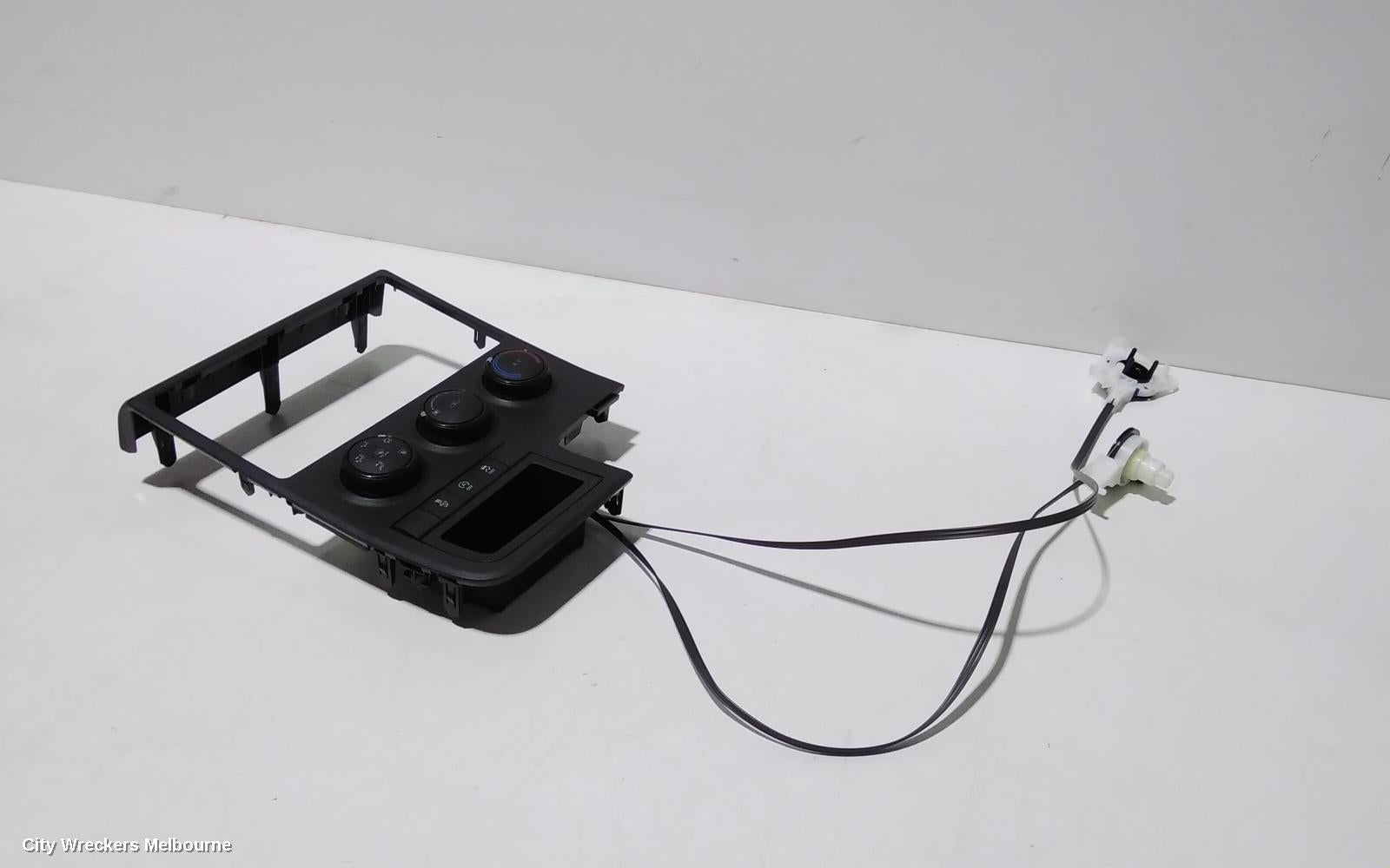 TOYOTA HIACE HEATER/AC CONTROLS, DUAL ZONE TYPE, 300 SERIES, 04/2019 ONWARDS - Image 2