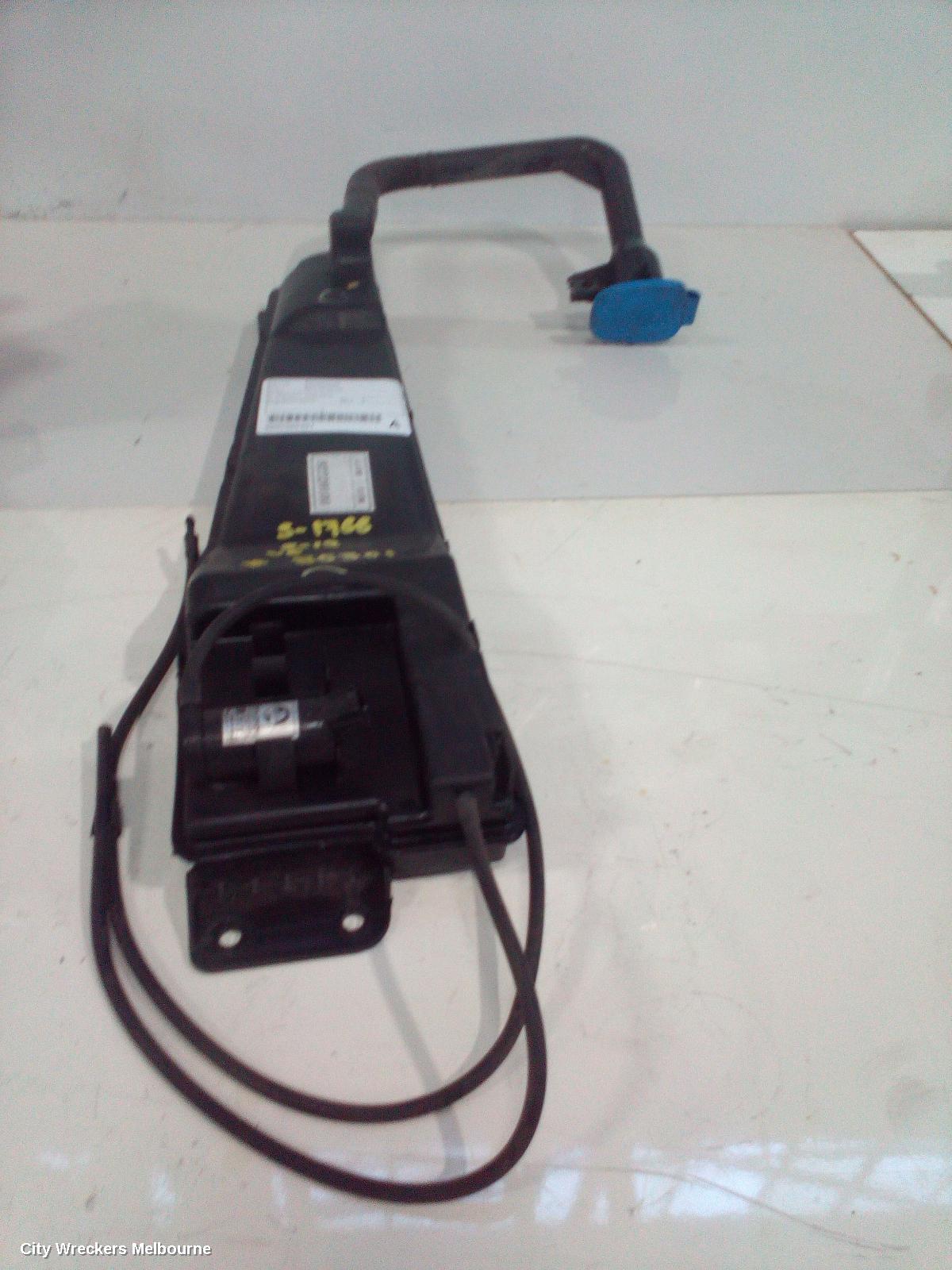 HOLDEN COMMODORE WASHER BOTTLE, VE, SEDAN/UTE , 08/2006 - 04/2013 - Image 3