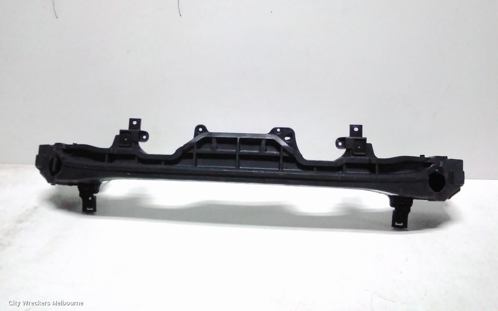 KIA STONIC R/BAR BRACKET/REINFO, MAIN REINFORCEMENT, YB, SPORT, 08/2020 ONWARDS - Image 1