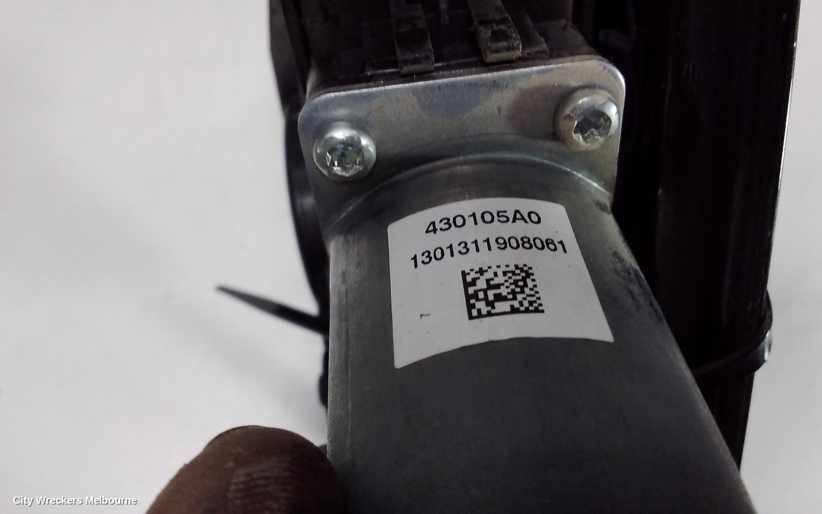 VOLKSWAGEN AMAROK LEFT FRONT WINDOW REG/MOTOR, 2H, 12/2010 ONWARDS - Image 3