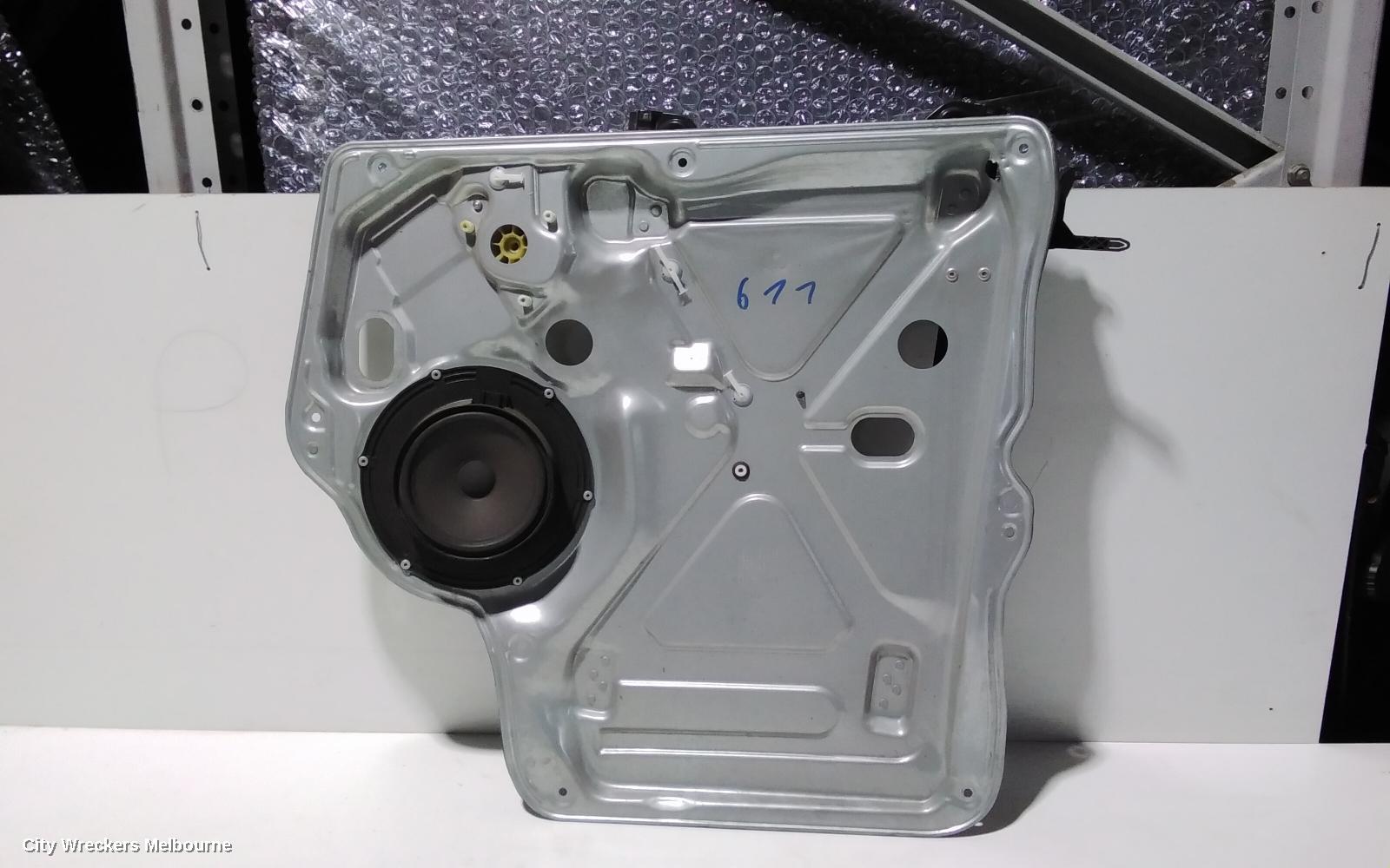 VOLKSWAGEN TRANSPORTER RIGHT FRONT WINDOW REG/MOTOR, T6, 07/2015 - 08/2024 - Image 1