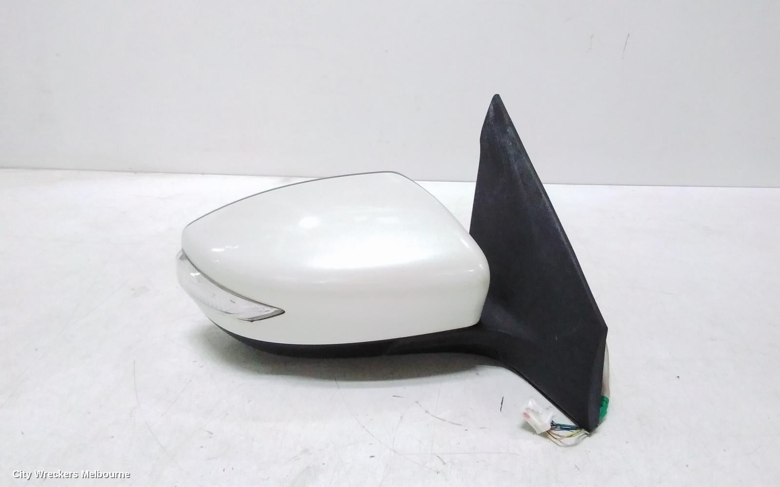 NISSAN PULSAR RIGHT DOOR MIRROR, B17, SEDAN, MANUAL FOLD TYPE, 12/2012 - 12/2017 - Image 1