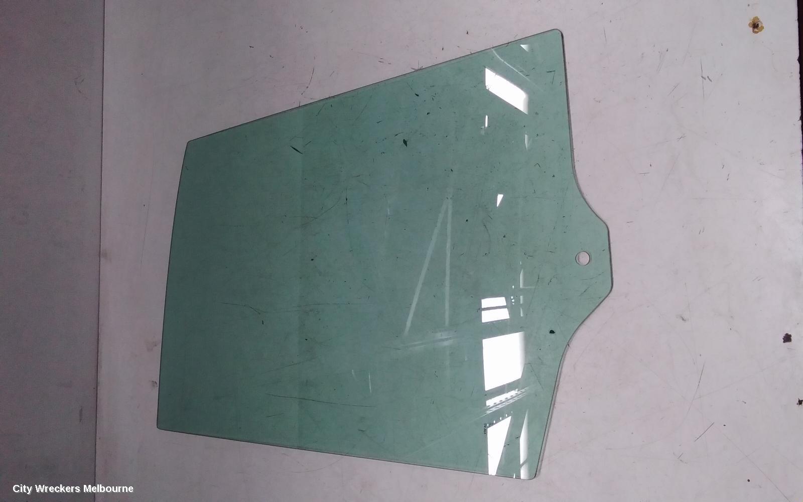 VOLKSWAGEN CRAFTER RIGHT FRONT DOOR WINDOW, SY1, 08/2017 ONWARDS - Image 2