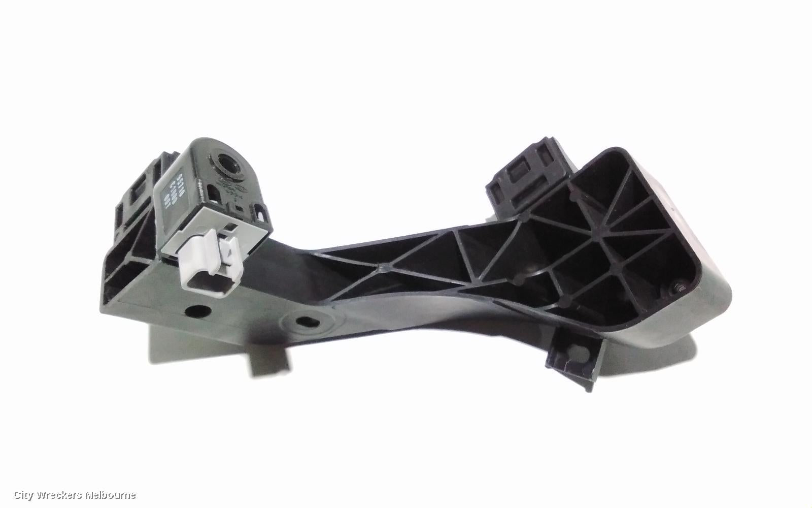 HYUNDAI VELOSTER, JS, 09/2019 - 07/2021, HEADLIGHT BRAKET LEFT FRONT : 93332 - Image 3