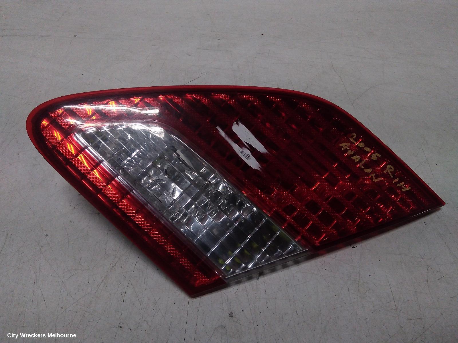 TOYOTA AVALON REAR GARNISH, BOOTLID LAMP (RH SIDE), MCX10R, 10/2003 - 06/2005 - Image 1