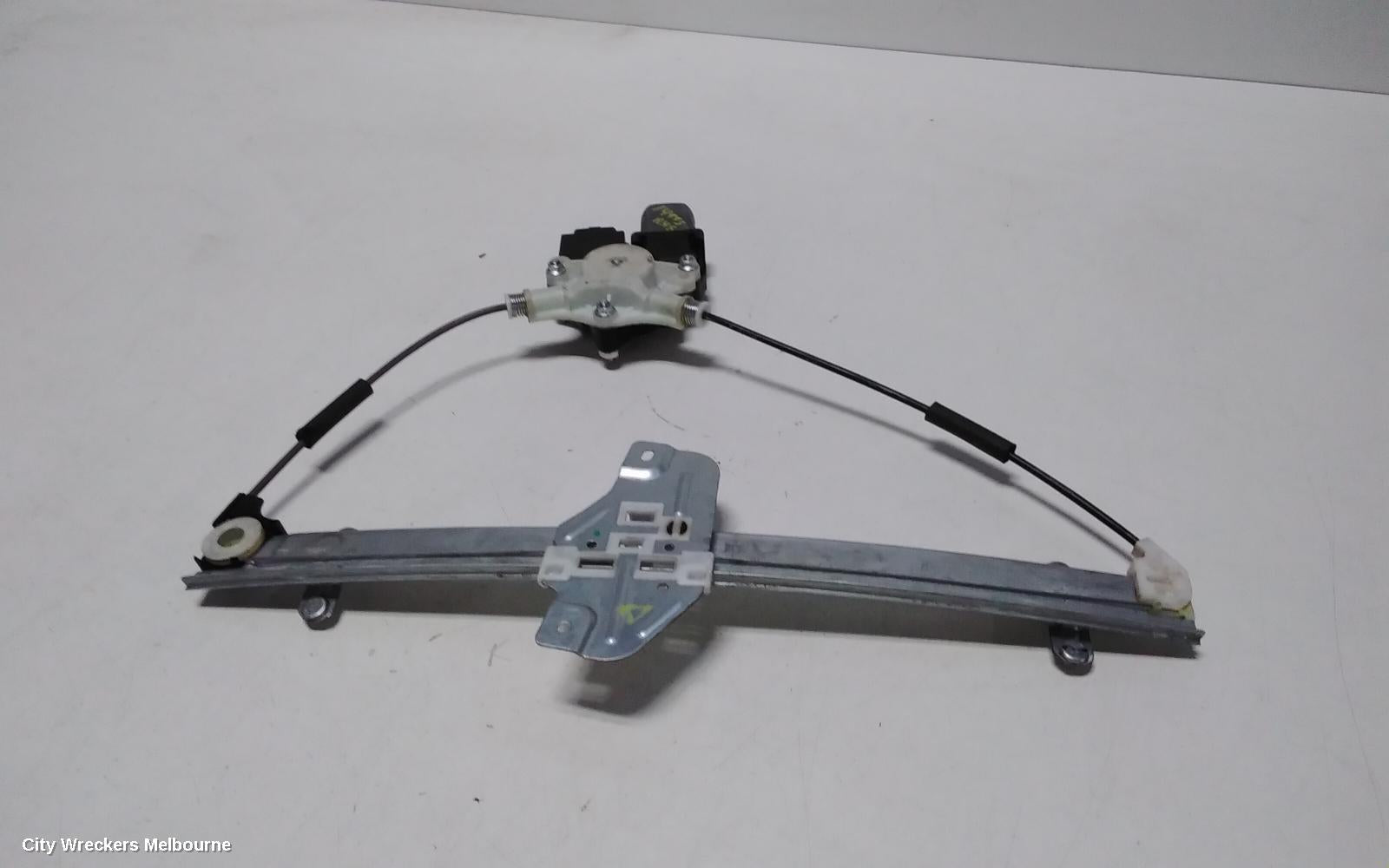 KIA PICANTO RIGHT FRONT WINDOW REG/MOTOR - Image 1
