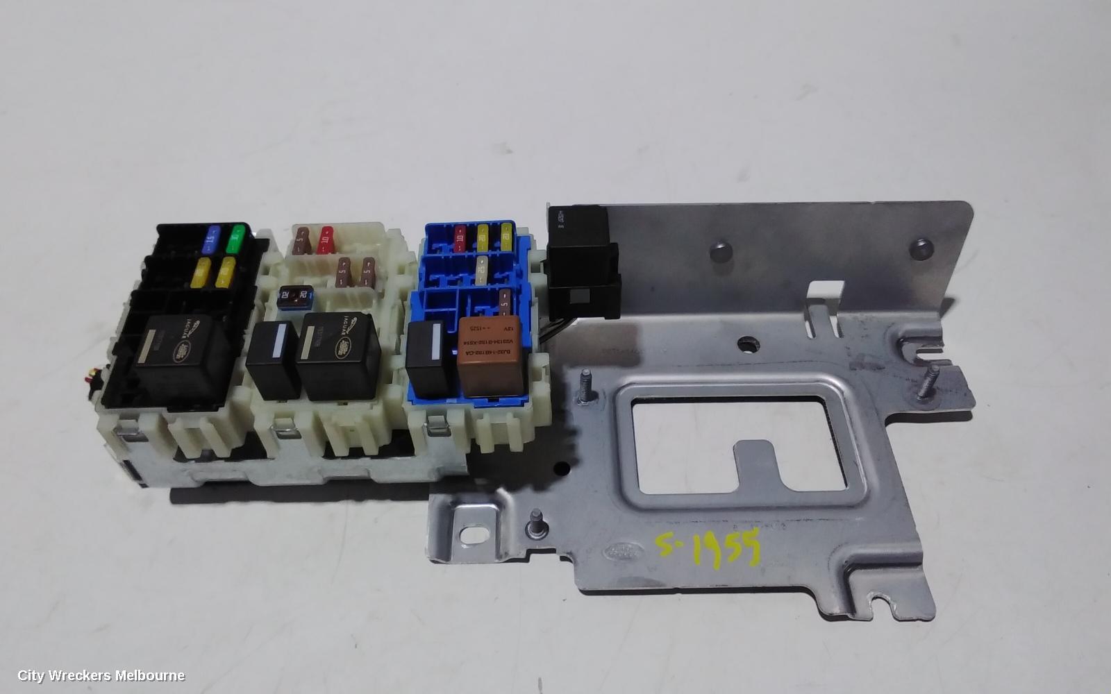 LAND ROVER DISCOVERY SPORT FUSE BOX, IN BOOT, L550, 01/2015 ONWARDS - Image 2