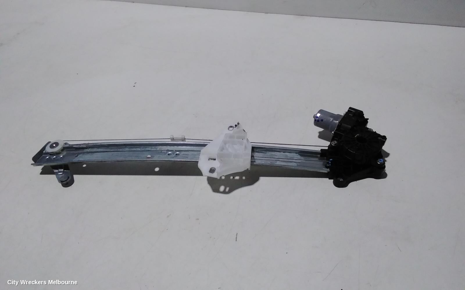 HONDA CRV RIGHT FRONT WINDOW REG/MOTOR, RW, DOOR REG ASSY (REG AND MOTOR), 05/2017 - 08/2023 - Image 3