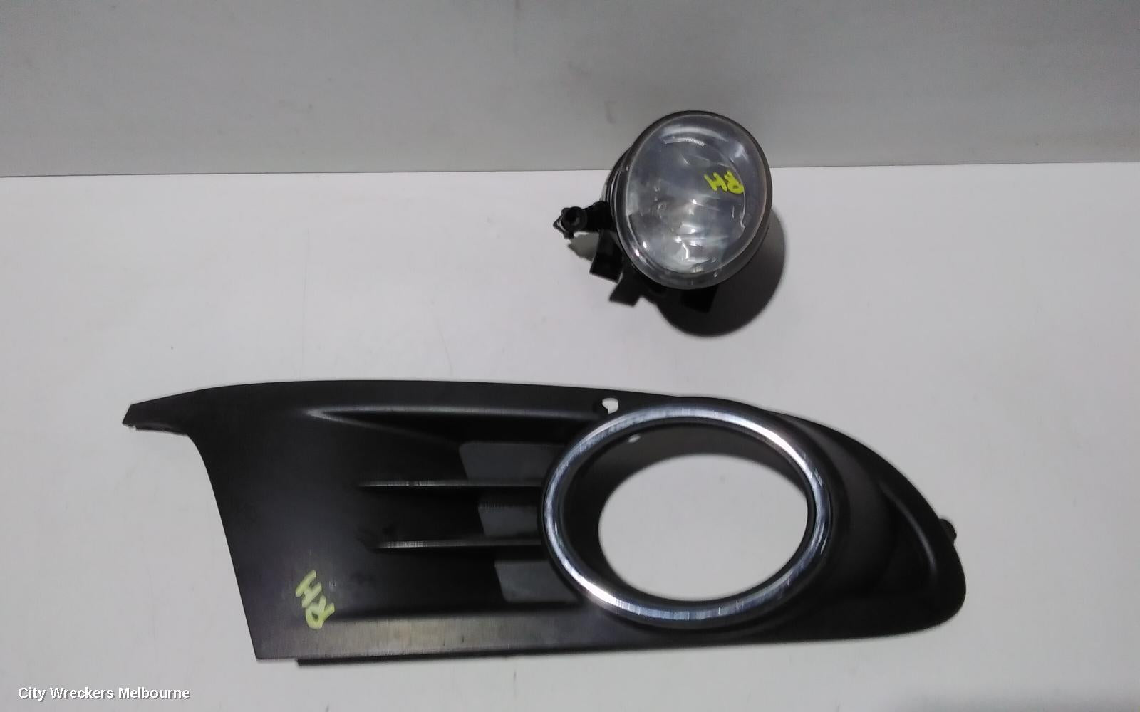 VOLKSWAGEN GOLF RIGHT INDICATOR/FOG/SIDE, BUMPER FOGLAMP, GEN 6, STANDARD TYPE, 12/2008 - 03/2013 - Image 3