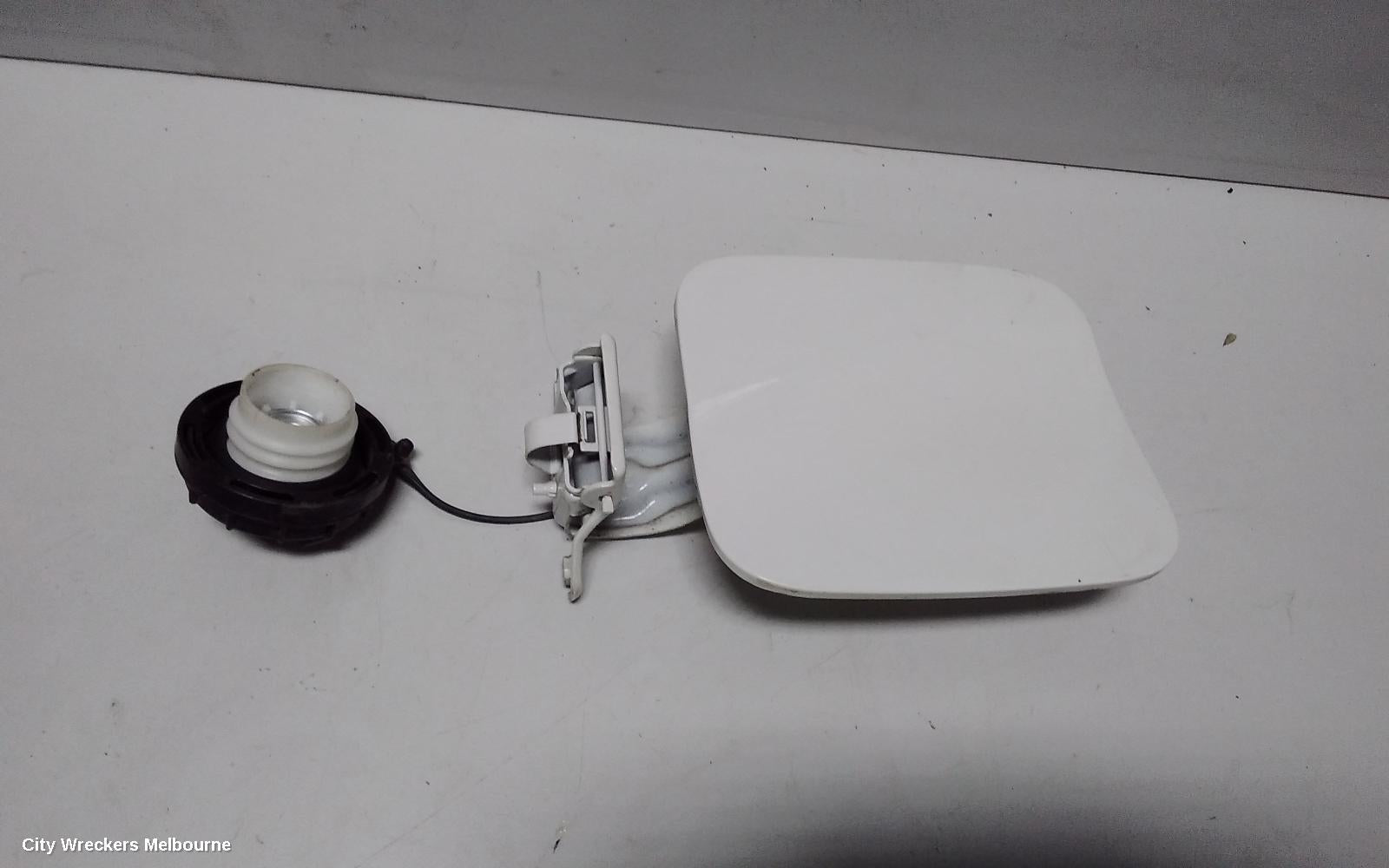 HYUNDAI ILOAD/IMAX FUEL DOOR / FILLER, FUEL CAP, TQ, DIESEL TYPE, 11/2007 ONWARDS - Image 1