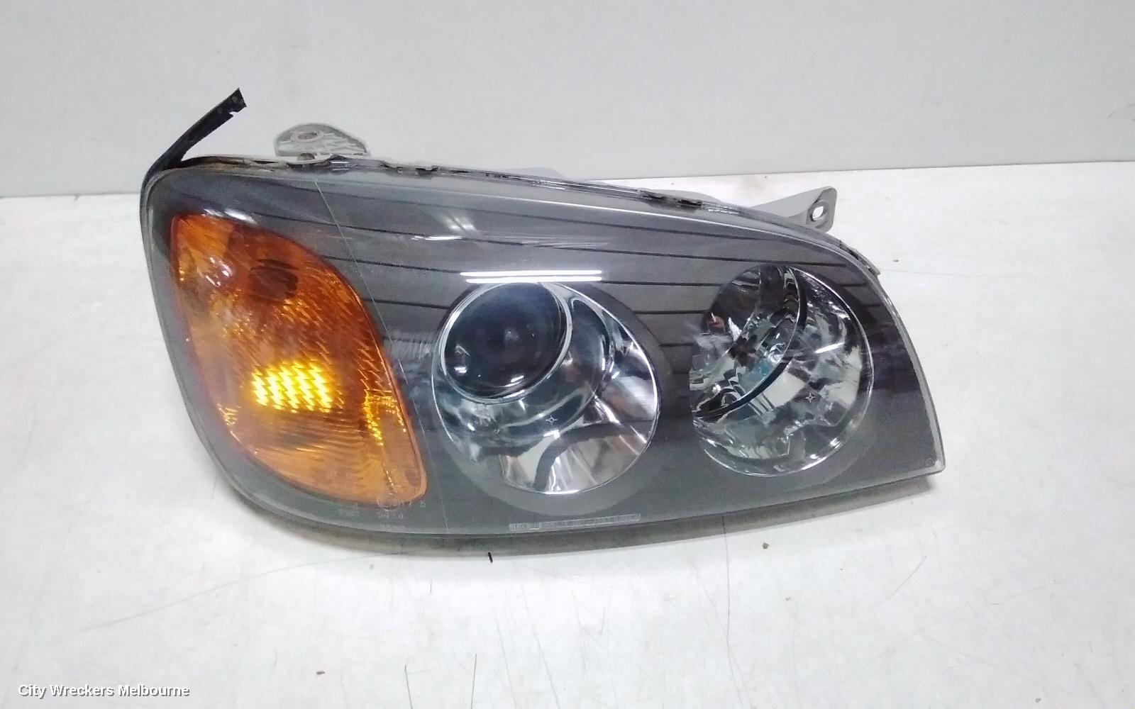 HYUNDAI GRANDEUR RIGHT HEADLAMP, XG, BLACK INSERT, 10/1999 - 07/2002 - Image 1