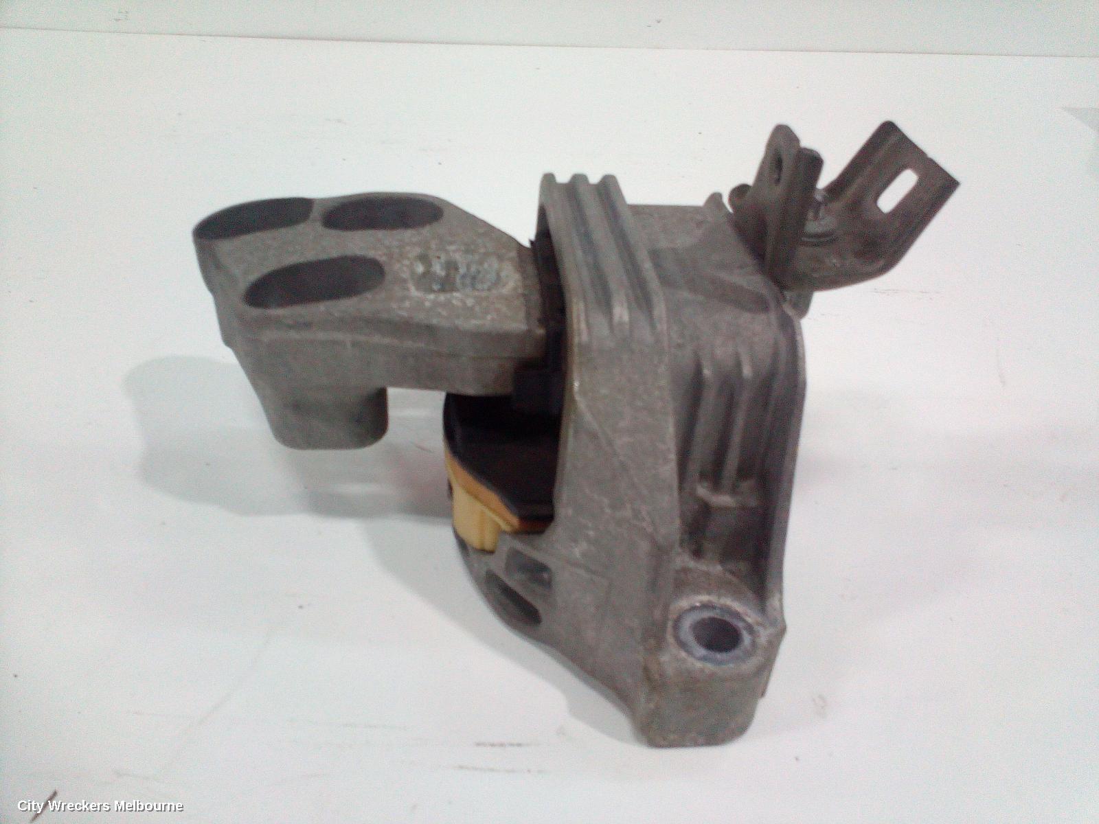 MERCEDES CLA CLASS MOUNT, ENGINE MOUNT, PETROL, 1.6, TURBO, C117/X117, CLA200, 270.910 CODE, 10/2013 - 01/2019 - Image 3