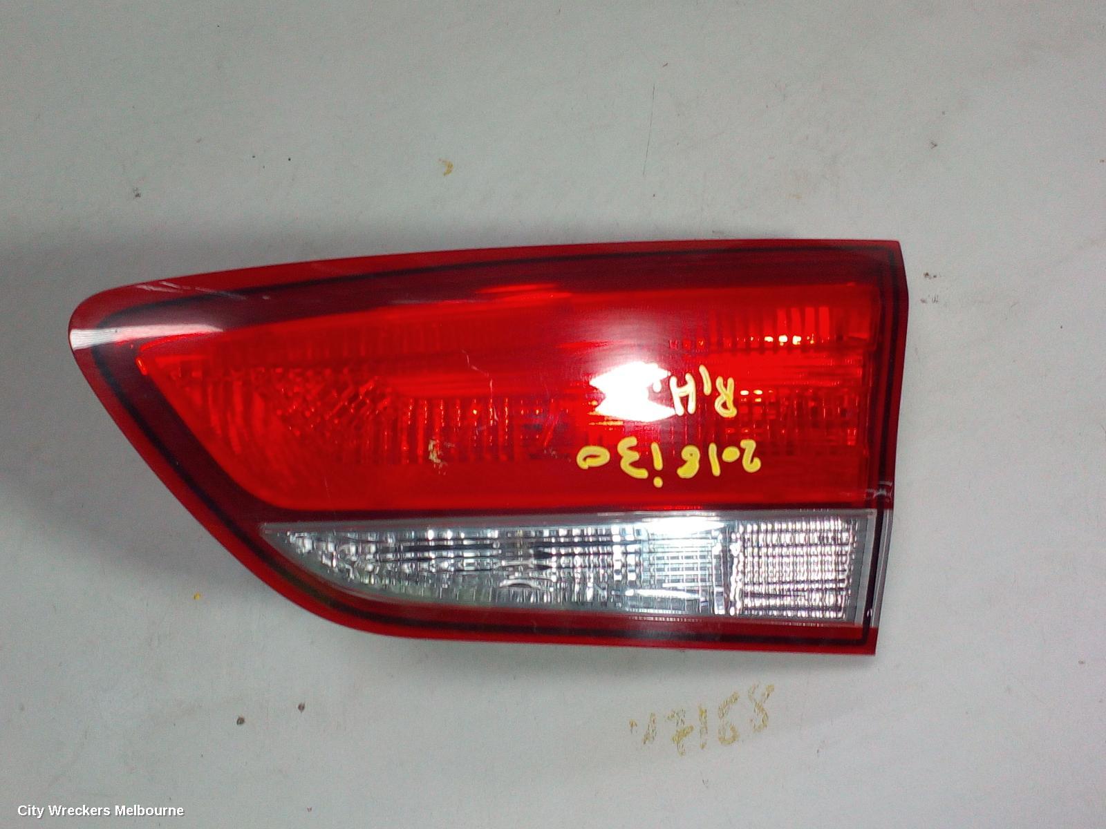 HYUNDAI I30 REAR GARNISH, TAILGATE LAMP (RH SIDE), STANDARD, NON LED TYPE, PD, 03/2017 - 07/2020 - Image 2