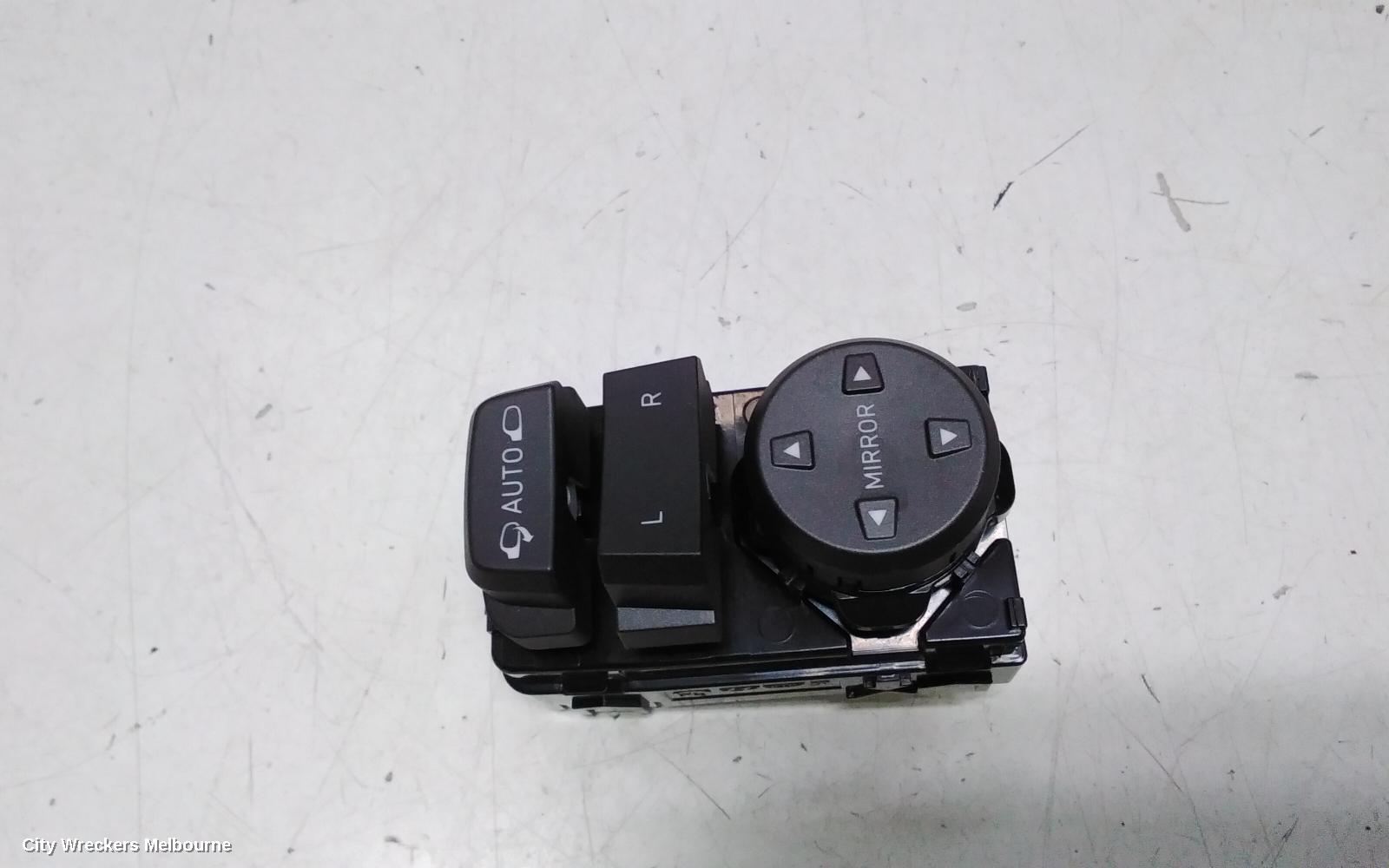 HYUNDAI I30, MIRROR SWITCH, AUTO FOLD TYPE, PD, HATCH (S. KOREA VIN KMHH), 03/2017 ONWARDS - Image 1