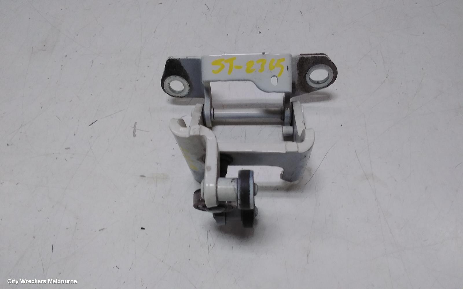 TOYOTA HIACE, 300 SERIES, 02/2019 ONWARDS, LHR DOOR ROLLER FITS IN THE MIDDLE DOOR / CENTER BACK SIDE: 111673 - Image 2