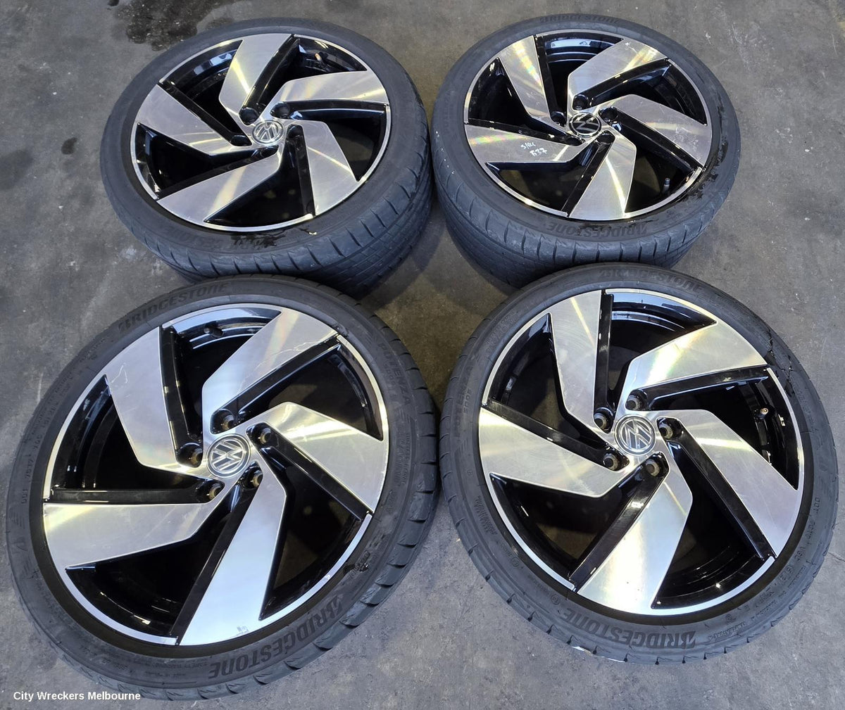 VOLKSWAGEN GOLF WHEEL MAG, FACTORY, 18X7.5IN, RICHMOND, 5 SINGLE SPOKE, BI-COLOUR, GEN 8, 09/2020 - 06/2024 - Image 2