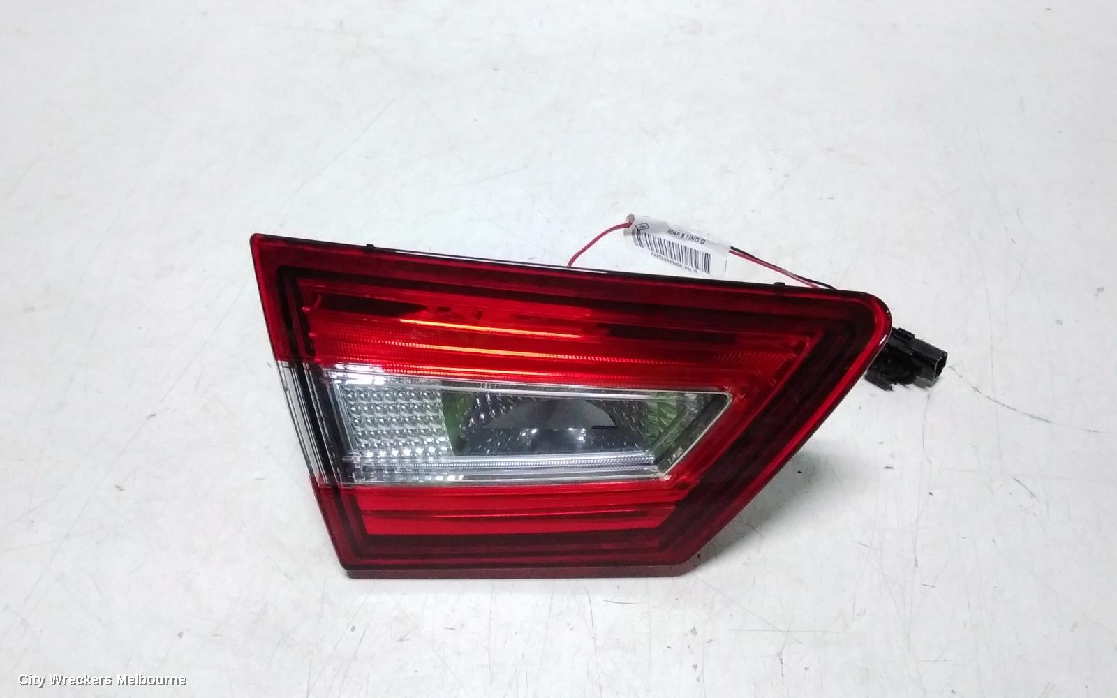RENAULT CLIO REAR GARNISH, TAILGATE LAMP (LH SIDE), X98, NON LED TYPE, 09/2013 - 10/2019 - Image 2
