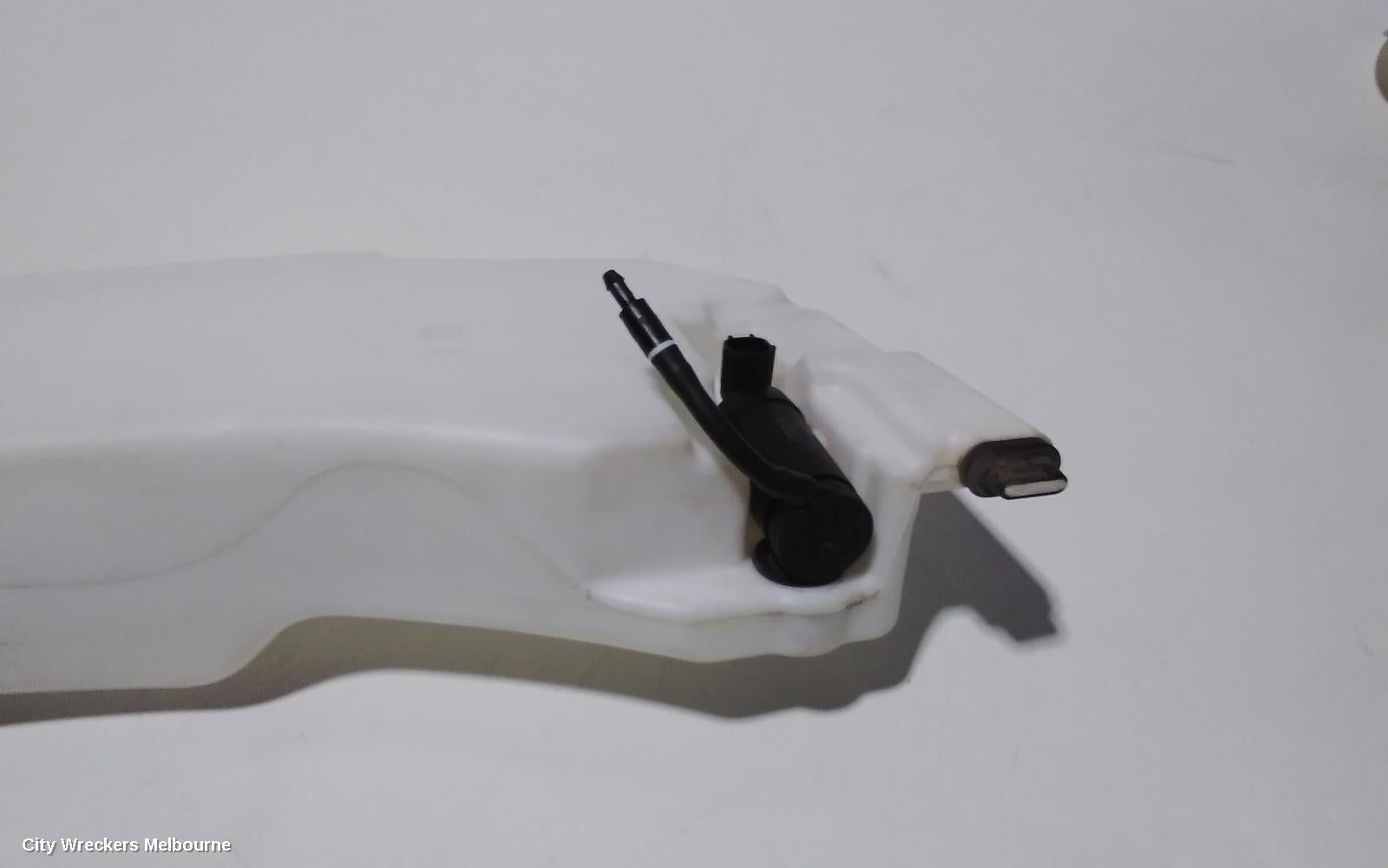 HOLDEN COLORADO WASHER BOTTLE, RG/RG 7, 01/2012 - 12/2020 - Image 3