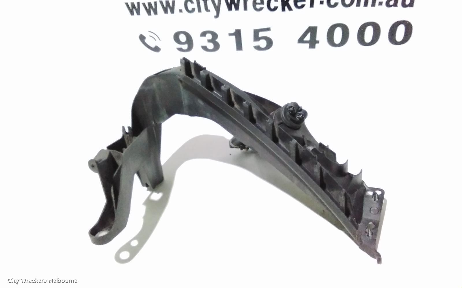 AUDI A5, 8T 10/2007 - 12/2011, RH HEADLIGHT BRAKET WITH WASHER JET: 97963 - Image 2