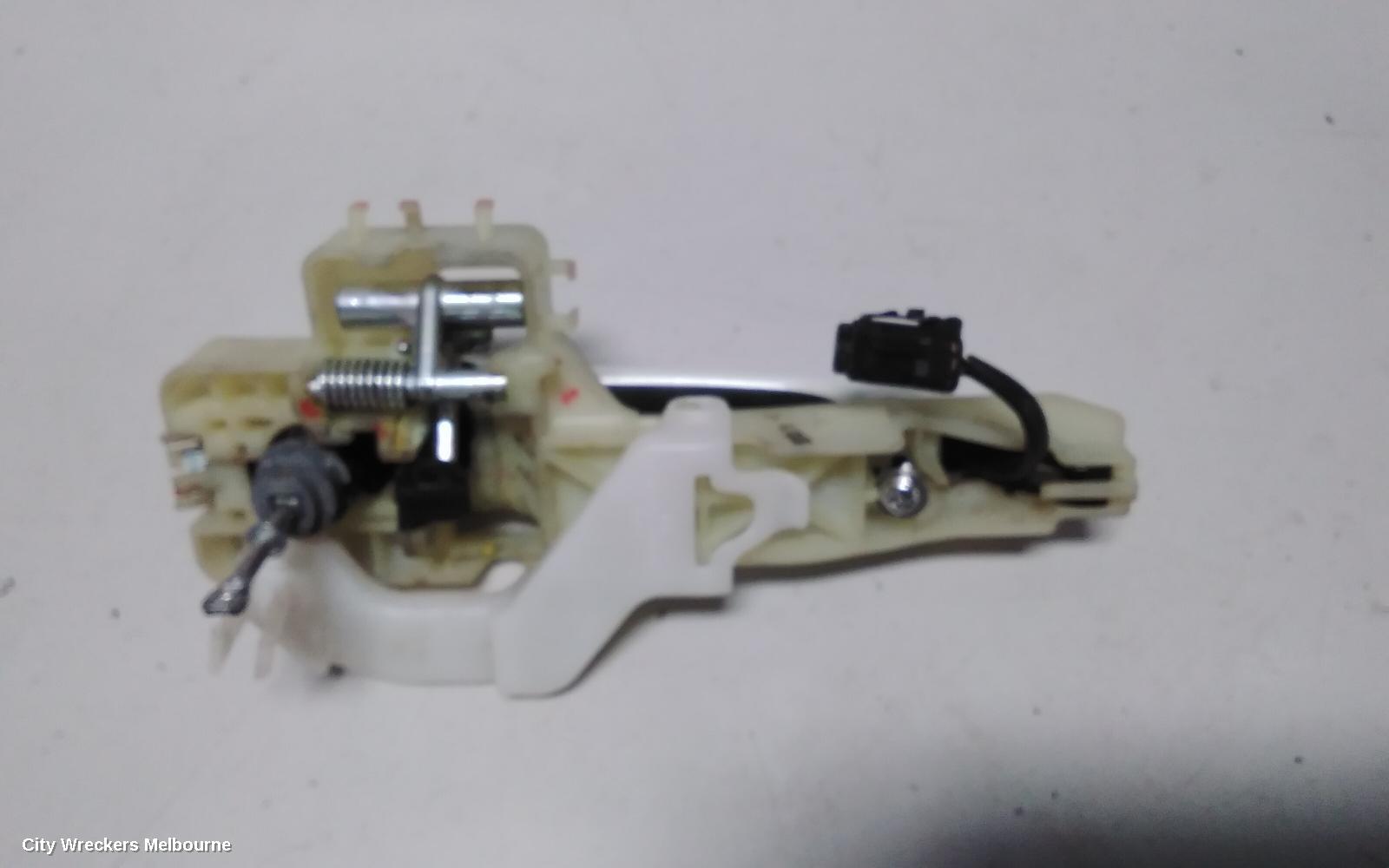 HYUNDAI VELOSTER DOOR HANDLE, OUTER, RH FRONT, NON SENSOR TYPE, FS, 02/2012 - 02/2018 - Image 3