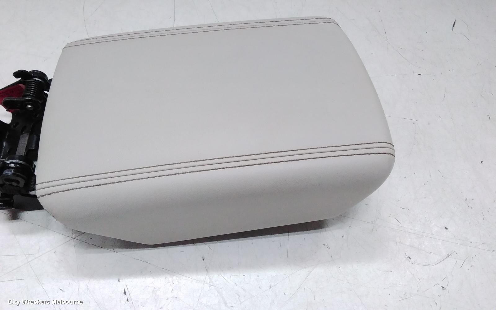 MAHINDRA XUV700 CONSOLE, W601, 01/2023 ONWARDS - Image 2
