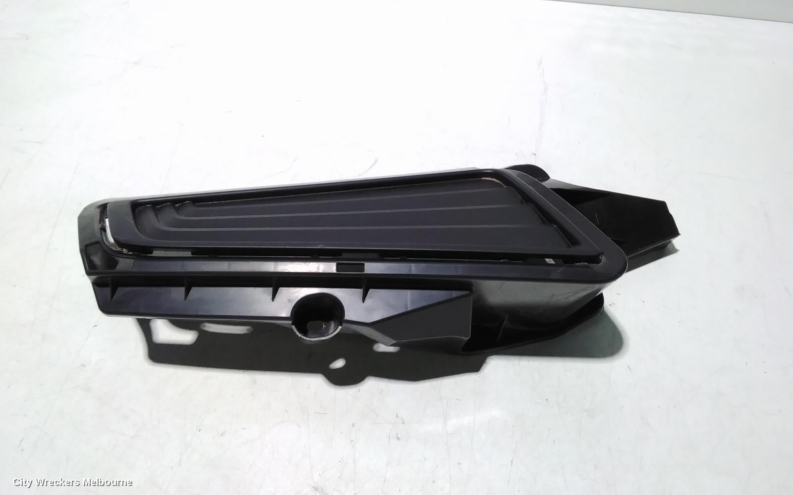 TOYOTA HIACE LEFT INDICATOR/FOG/SIDE, BUMPER FOGLAMP COVER, NON FOGLAMP TYPE, 300 SERIES, 04/2019 ONWARDS - Image 3