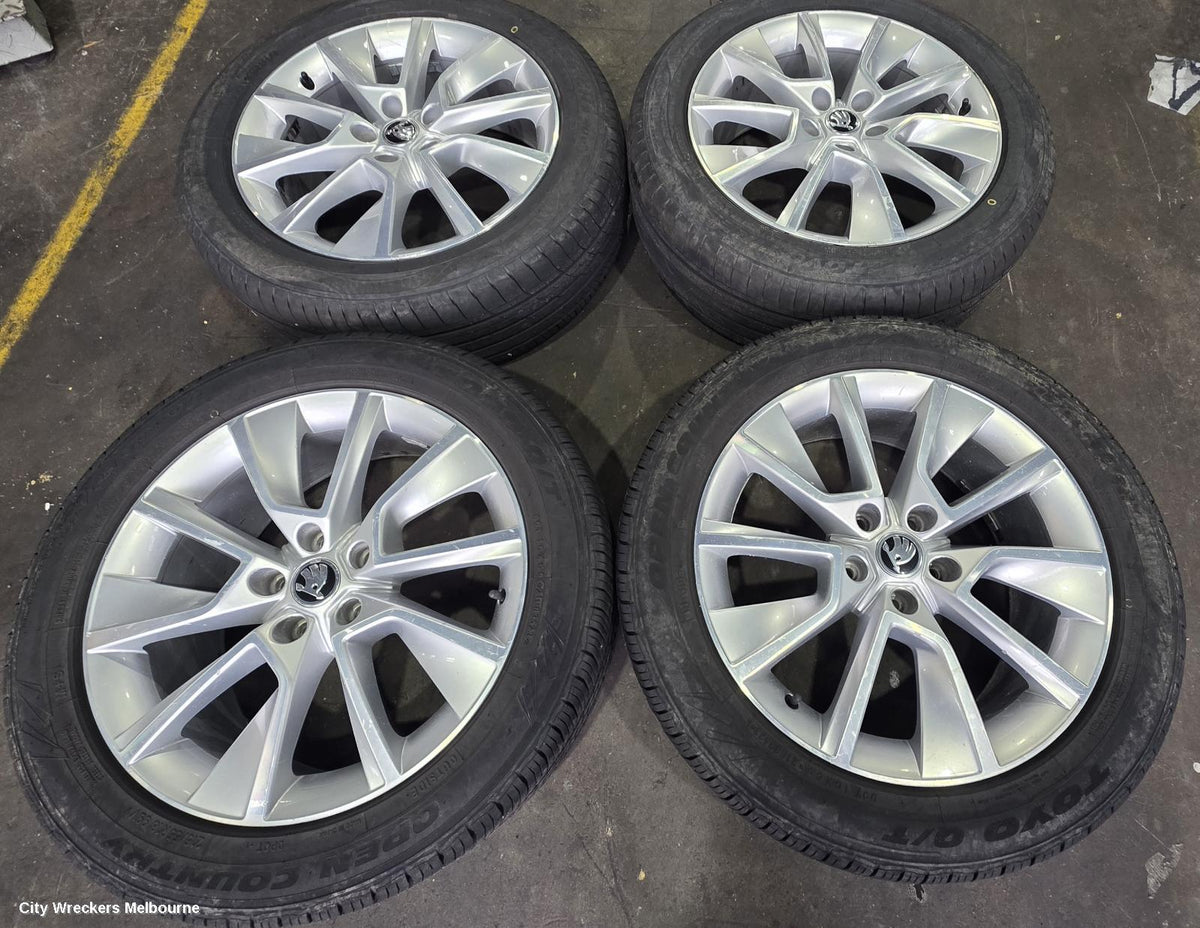 MAZDA 3 WHEEL MAG, FACTORY, 18X7IN, LIGHT GREY, BN, 05/2016 - 02/2019 - Image 2