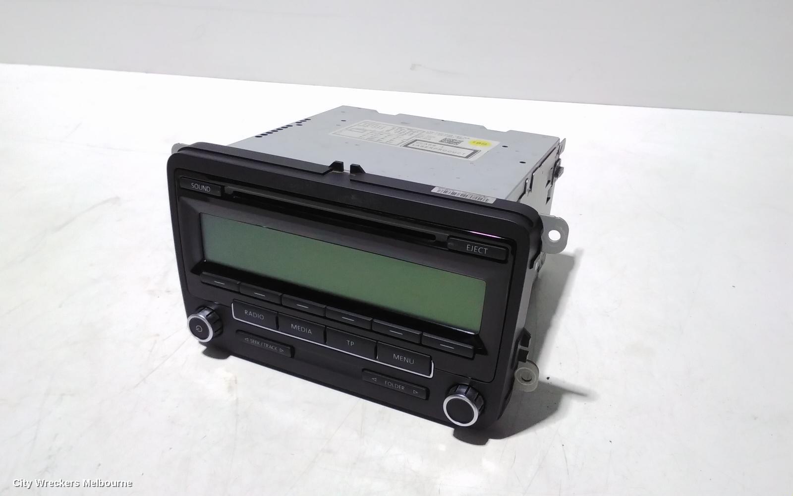 VOLKSWAGEN AMAROK RADIO/CD/DVD/SAT/TV, DISPLAY & HEAD UNIT (RCD310), 2H, 12/2010 - 09/2016 - Image 3