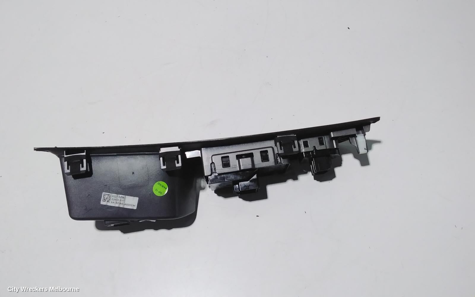 HOLDEN COMMODORE PWR DR WIND SWITCH, FRONT CENTRE MASTERSWITCH, 4 DOOR, BLACK, VE, 08/2006 - 04/2013 - Image 2