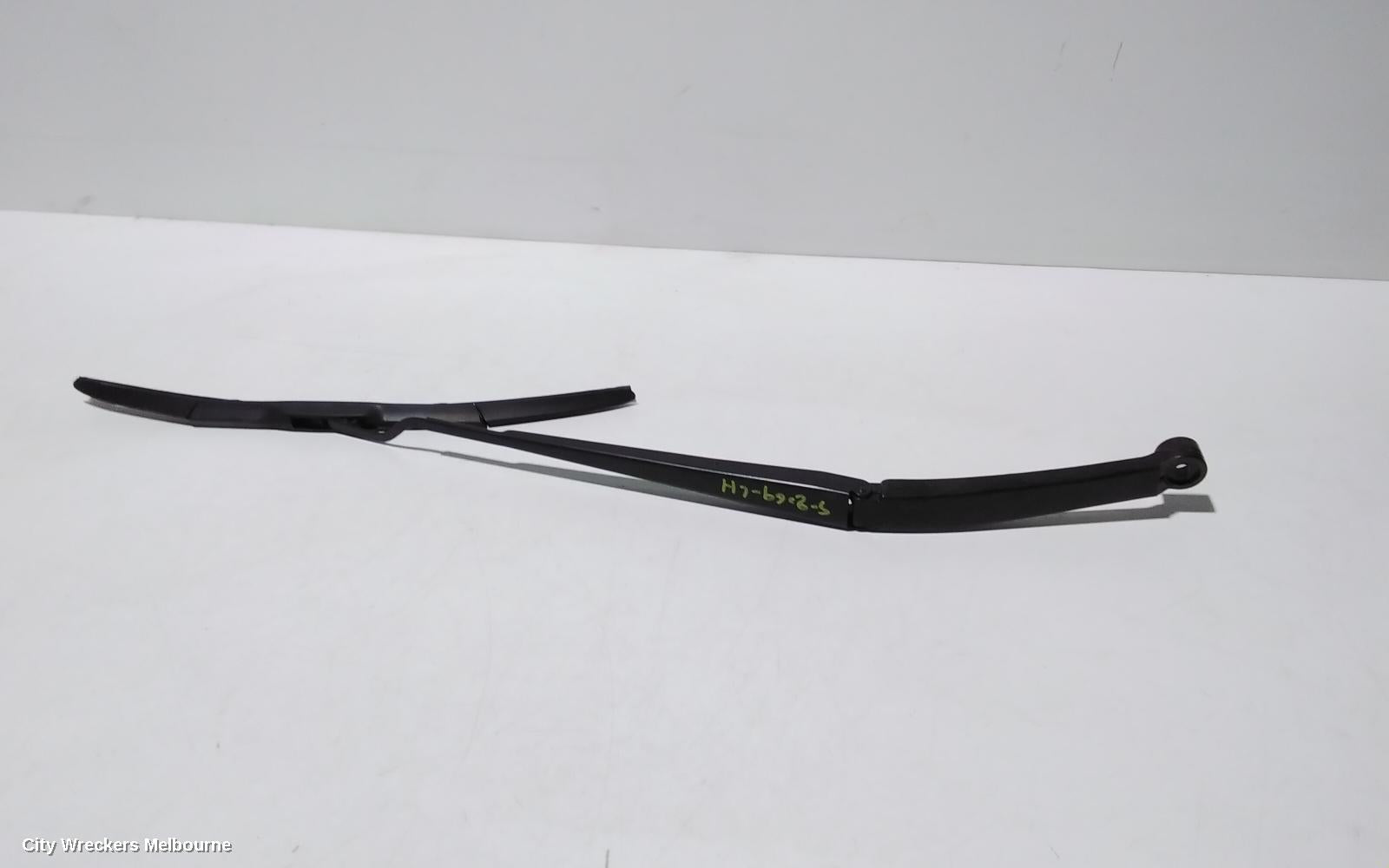 TOYOTA HIACE WIPER ARM, FRONT (LH SIDE), 300 SERIES, 04/2019 ONWARDS - Image 1