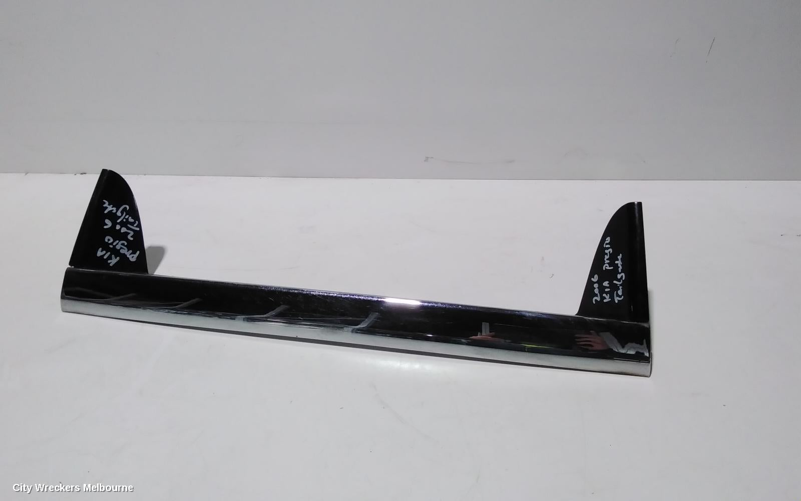 KIA PREGIO REAR GARNISH, TAILGATE GARNISH, CT, 07/2004 - 01/2006 - Image 2