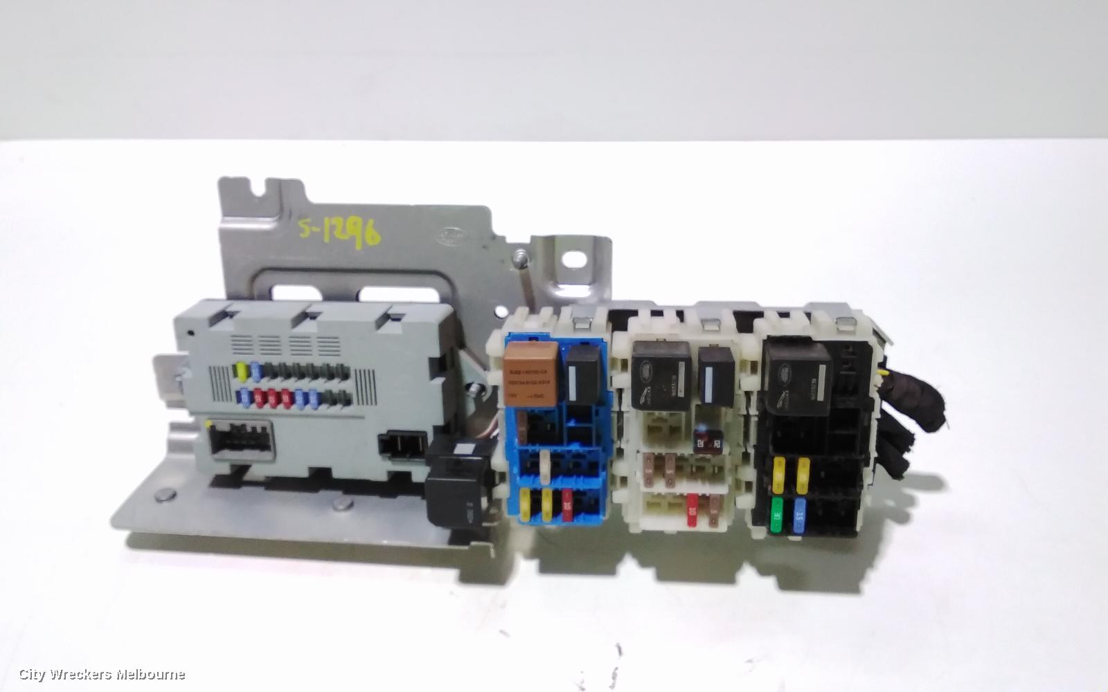 LAND ROVER DISCOVERY SPORT FUSE BOX, IN BOOT, L550, 01/2015 ONWARDS - Image 1