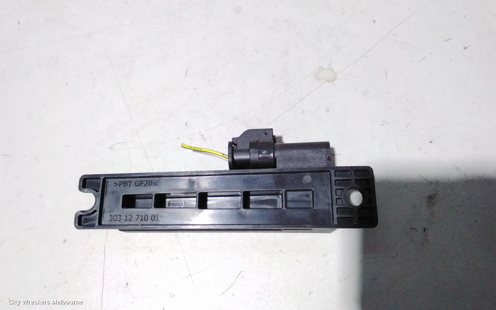 LAND ROVER DISCOVERY SPORT, L550, 01/2015 ONWARDS, AH42-15K603-AA  KEYLESS ENTRY ANTENNA IN THE CONSOL: 82812 - Image 3
