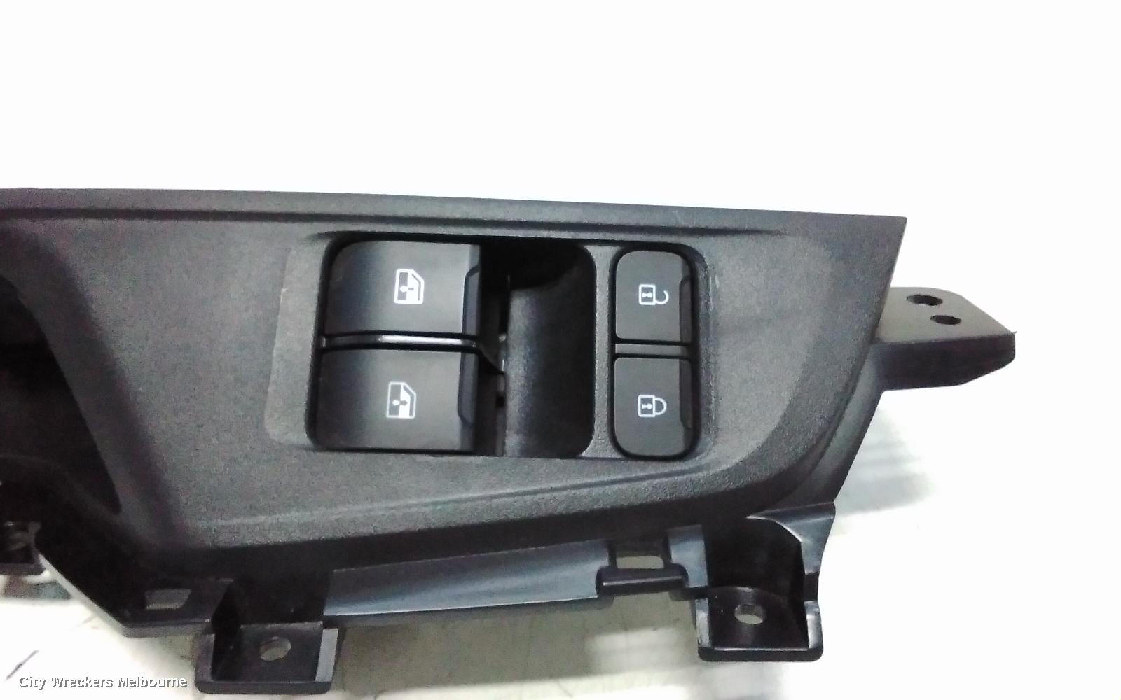 LDV DELIVER 9 PWR DR WIND SWITCH, RH FRONT (MASTER SWITCH), 07/2020 ONWARDS - Image 2