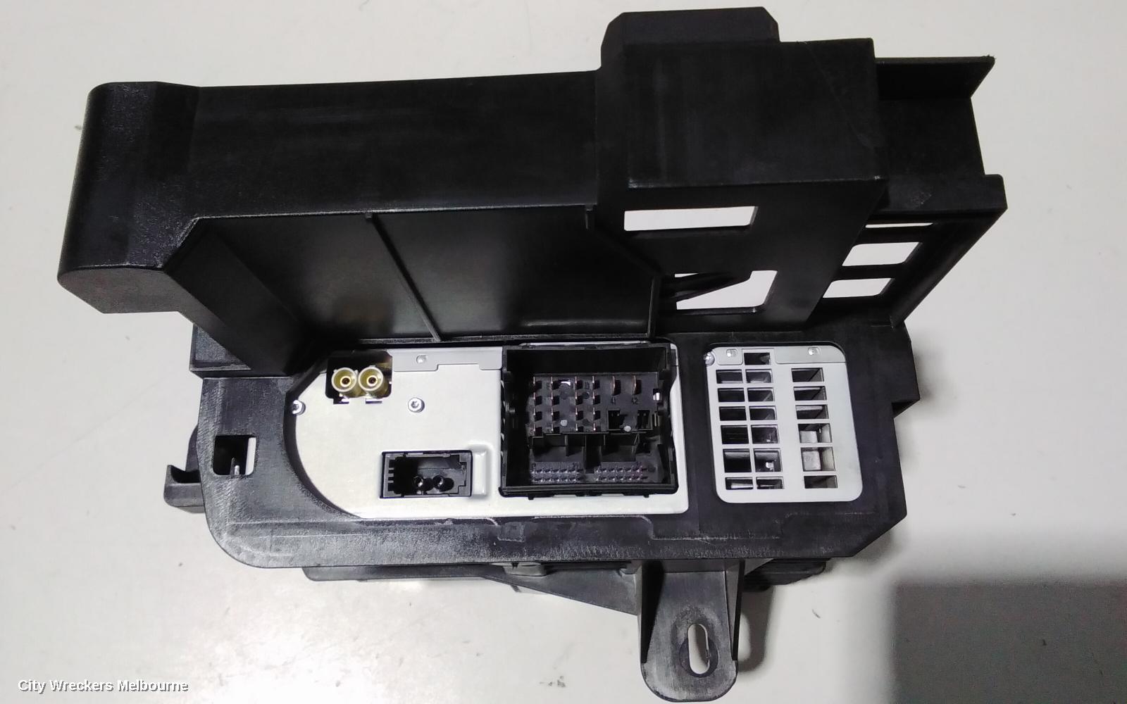 AUDI Q5 RADIO/CD/DVD/SAT/TV, MMI CONTROLS, 8R, P/N 8T0919609G, 03/2009 - 11/2012 - Image 3