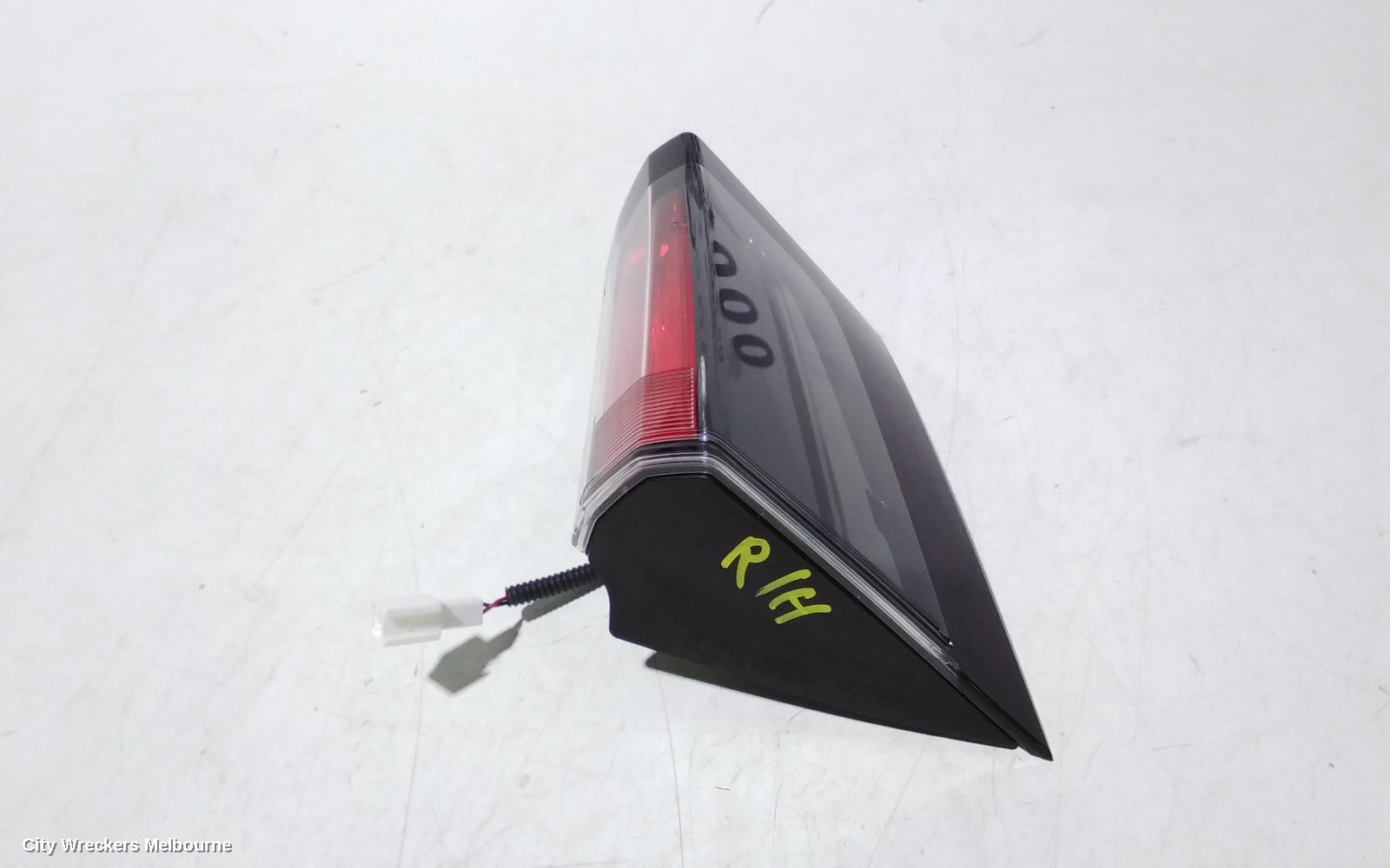 HONDA CIVIC REAR GARNISH, TAILGATE LAMP (RH SIDE), 10TH GEN, HATCH, 02/2017 - 08/2021 - Image 3