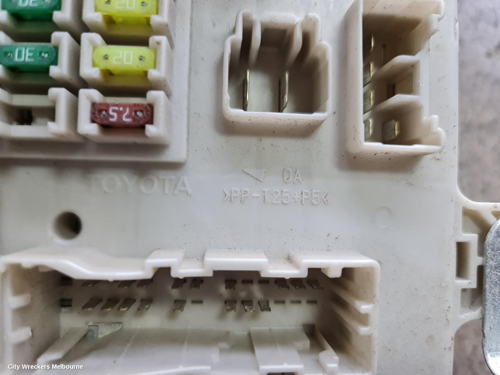 TOYOTA PRADO FUSE BOX, ENGINE BAY, DIESEL, 120 SERIES, 02/2003 - 10/2009 - Image 3