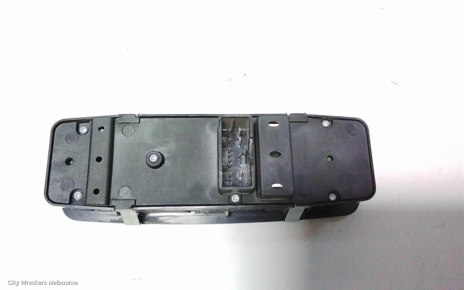 JEEP CHEROKEE PWR DR WIND SWITCH, RH FRONT (MASTER SWITCH), 1 PLUG, KL, 02/2014 - 11/2022 - Image 3