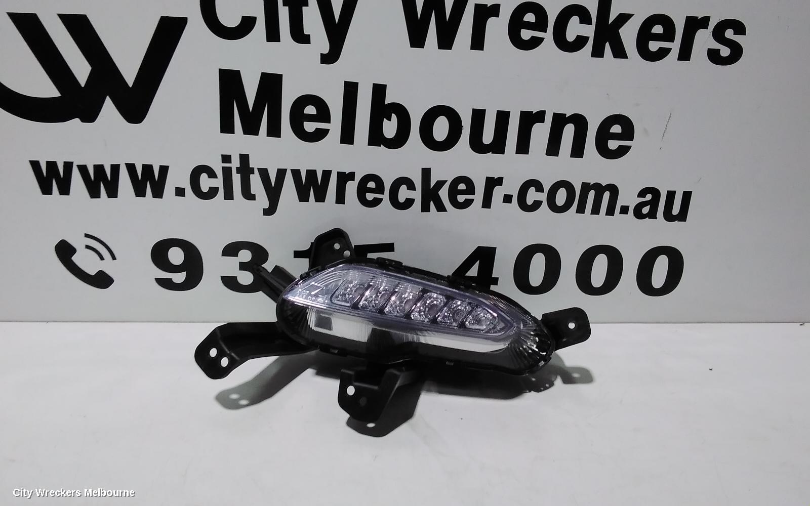 HYUNDAI I30 RIGHT INDICATOR/FOG/SIDE, DAYTIME RUNNING LAMP, PD, HATCH (S. KOREA VIN KMHH), GO/ACTIVE/ELITE/SR, SINGLE LED TYPE (3 PIN PLUG), 03/2017 - 08/2020 - Image 3