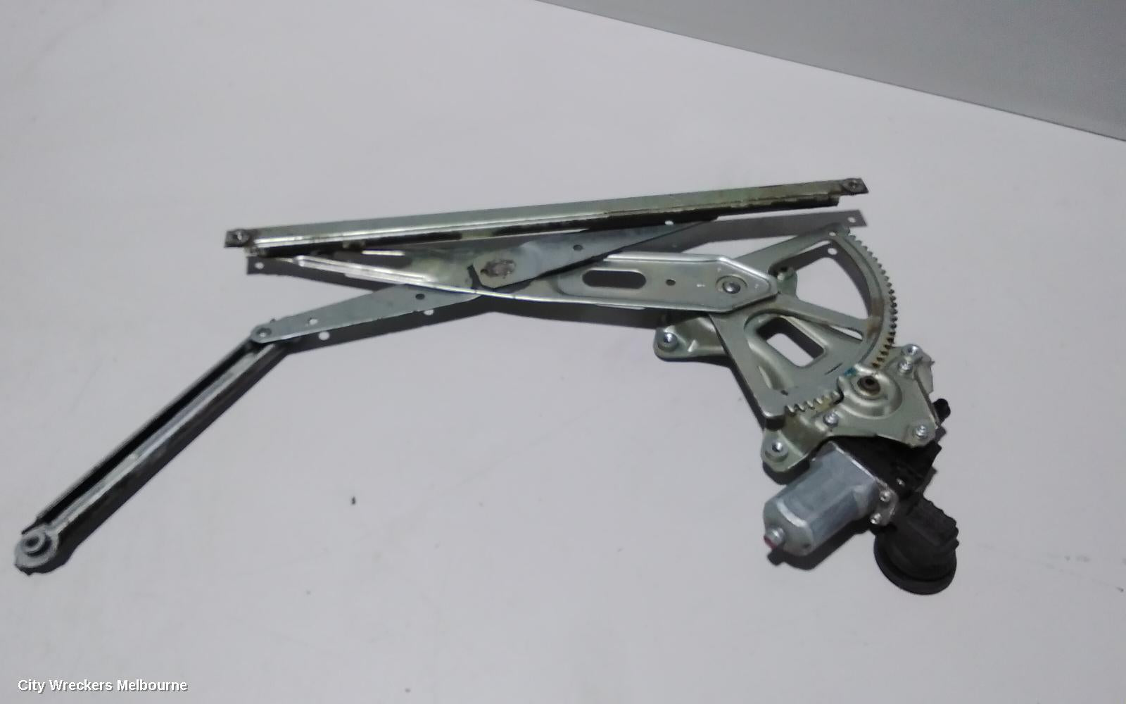TOYOTA YARIS LEFT FRONT WINDOW REG/MOTOR, NCP9#, SEDAN, 03/2006 - 06/2016 - Image 3