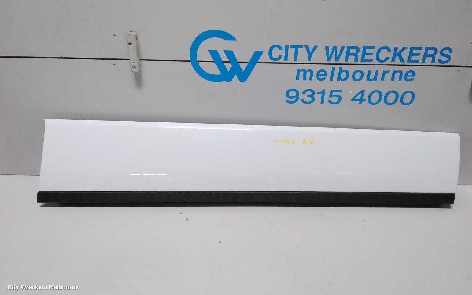 LAND ROVER RANGEROVER EVOQUE DOOR MOULD, RHF LOWER DOOR MOULD IN WHITE: 78811, L538, 11/2011 - 01/2019 - Image 1