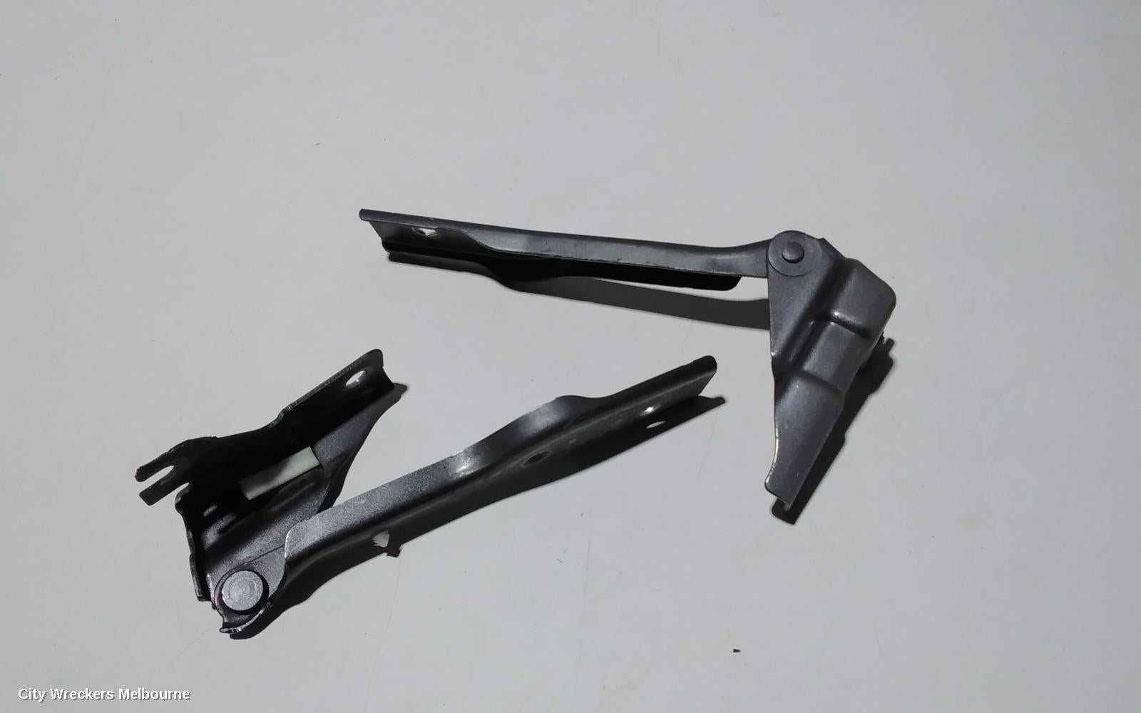 VOLKSWAGEN POLO BONNET HINGE/STRUT, HINGES (PAIR), 6R, 05/2010 - 09/2017 - Image 2