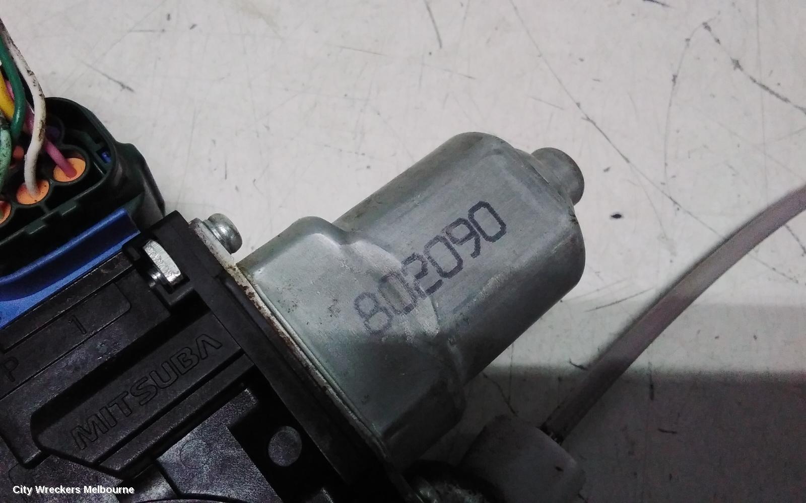 NISSAN NAVARA RIGHT FRONT WINDOW REG/MOTOR, NP300, 04/2015 ONWARDS - Image 3